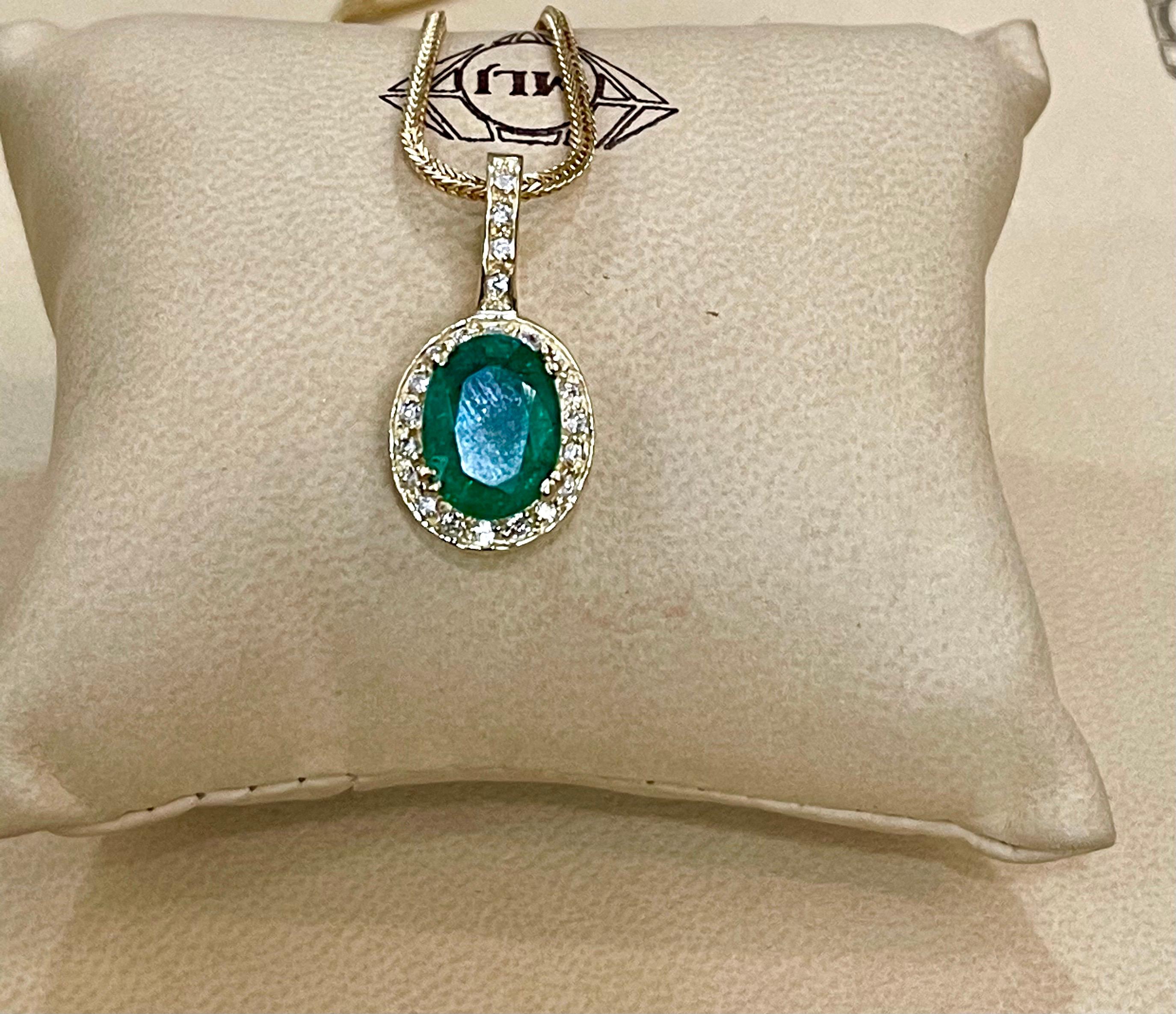 Women's 4.0 Ct Natural Oval Shape Emerald & Diamond Pendant 14 Karat Yellow Gold Chain For Sale