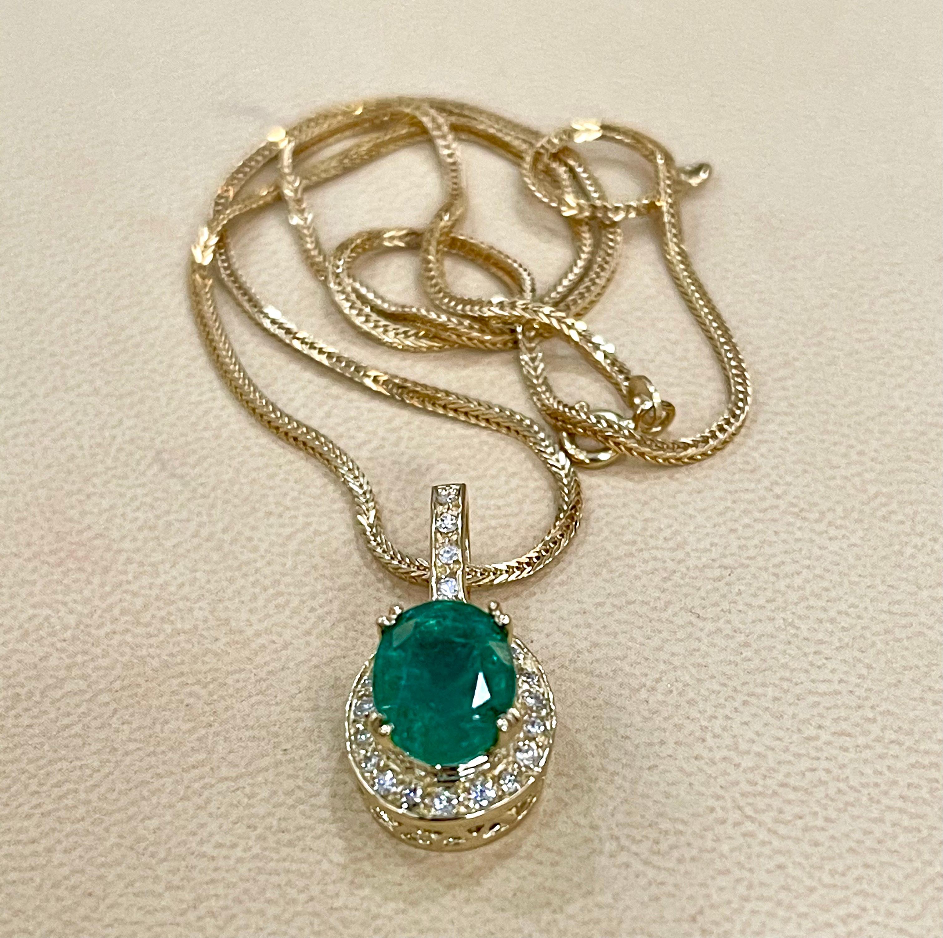 4.0 Ct Natural Oval Shape Emerald & Diamond Pendant 14 Karat Yellow Gold Chain For Sale 2