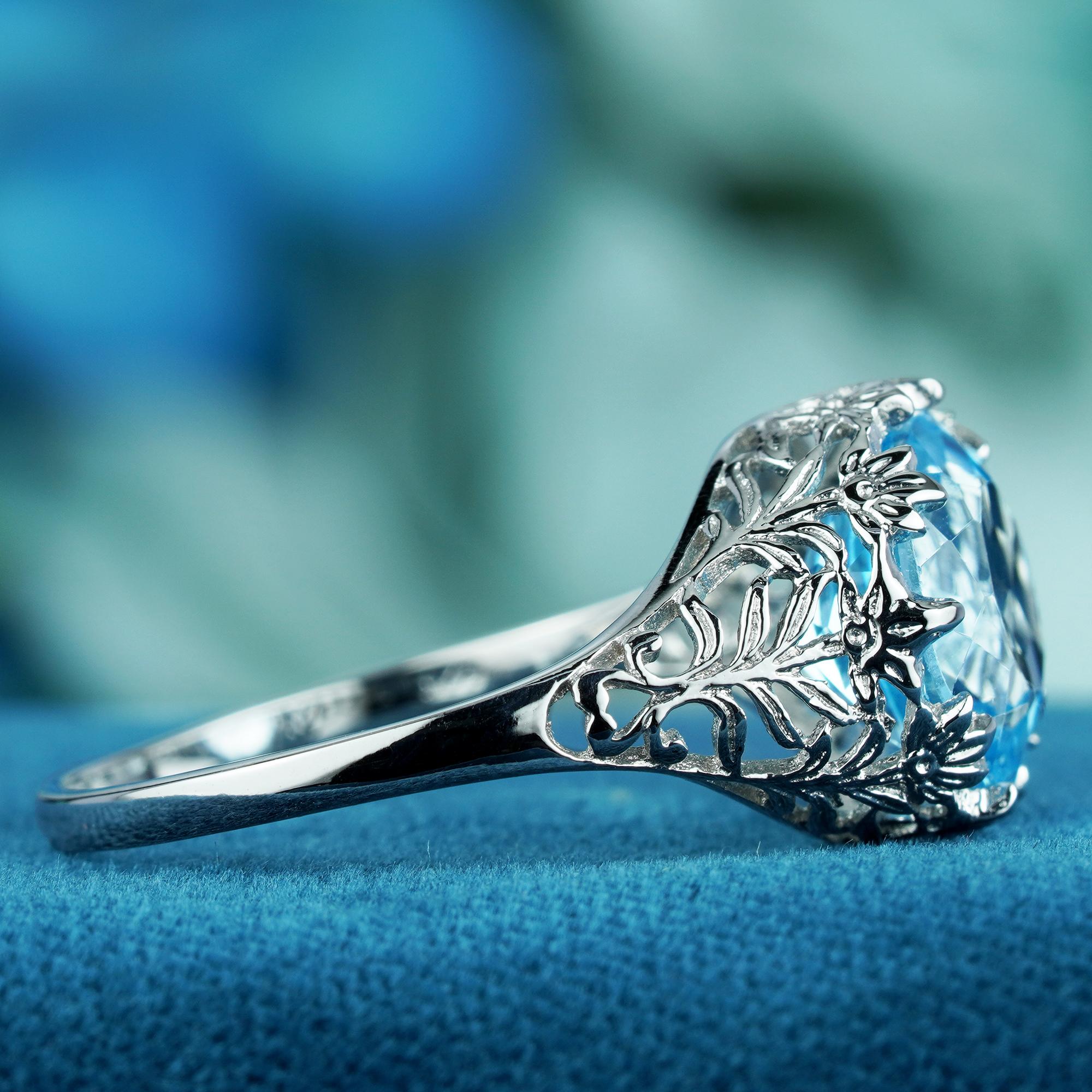 Taille ronde 4.5 Ct. Bague de style vintage en or blanc massif 9 carats avec topaze bleue ronde naturelle en vente