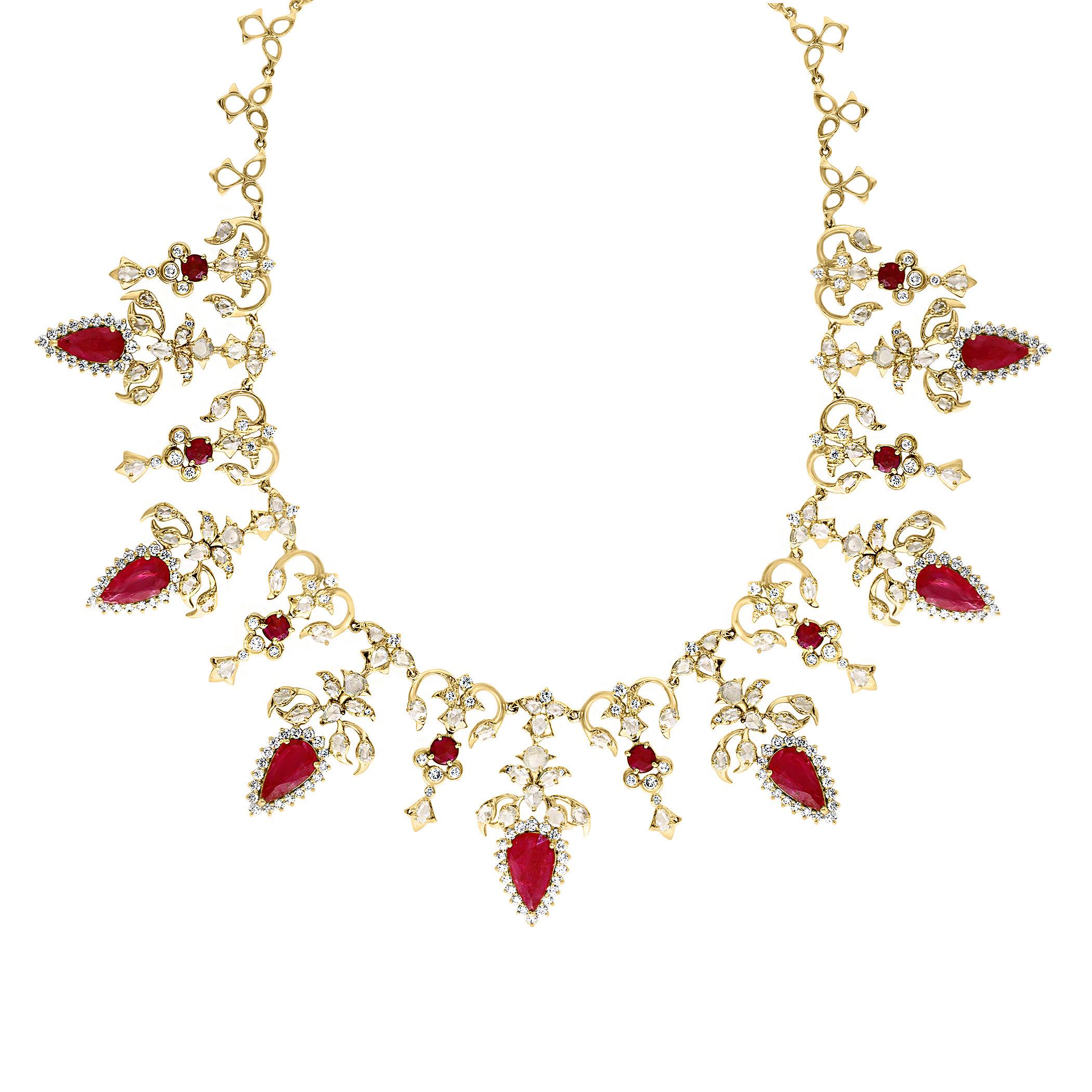 45 Ct Pear Cut Ruby & 22 Ct Rose cut Diamond Necklace Suite 18 Kt Gold, Bridal In Excellent Condition For Sale In New York, NY