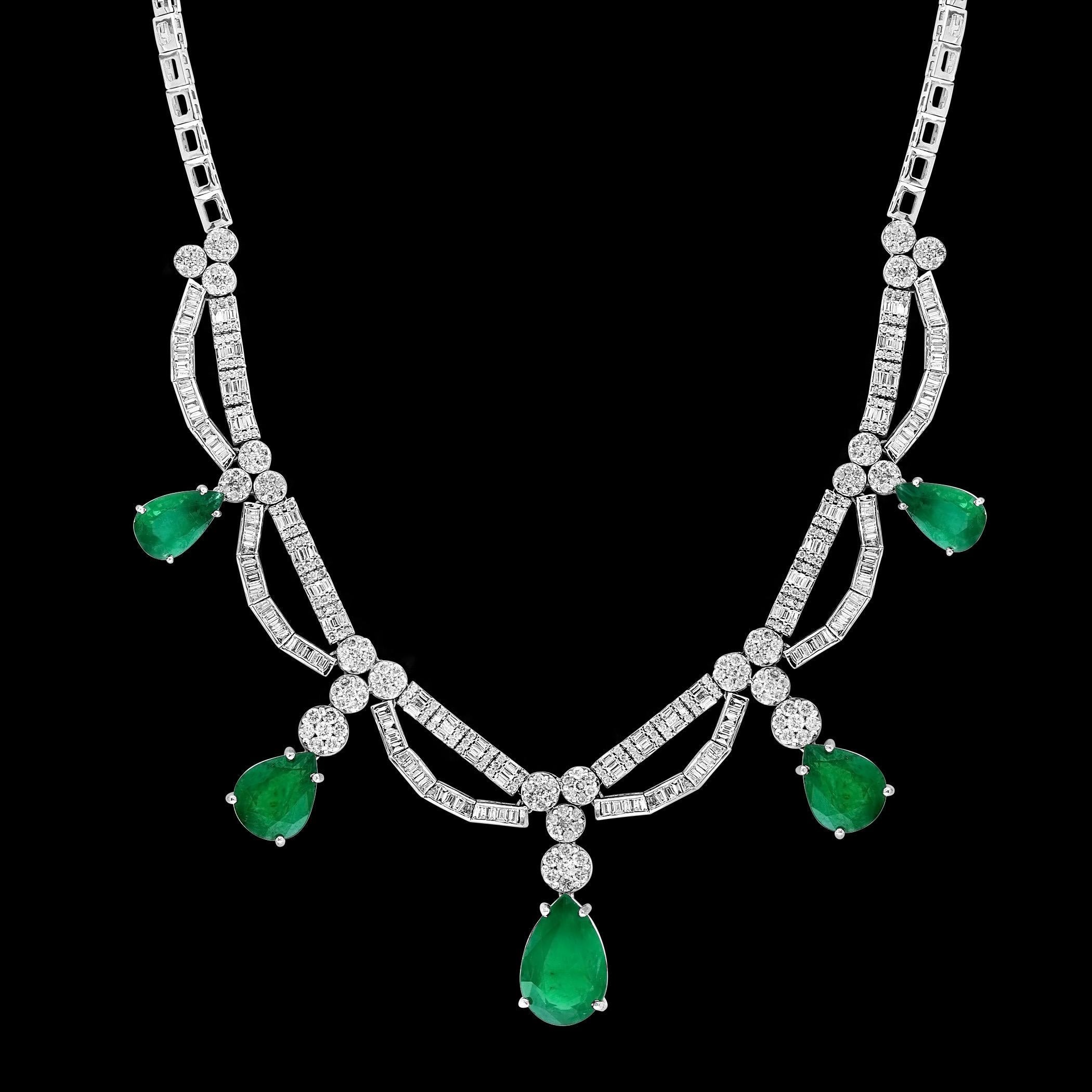 45 Karat sambischer Smaragd und 12 Karat Diamant Halskette und Ohrring Brautsuite (Tropfenschliff) im Angebot