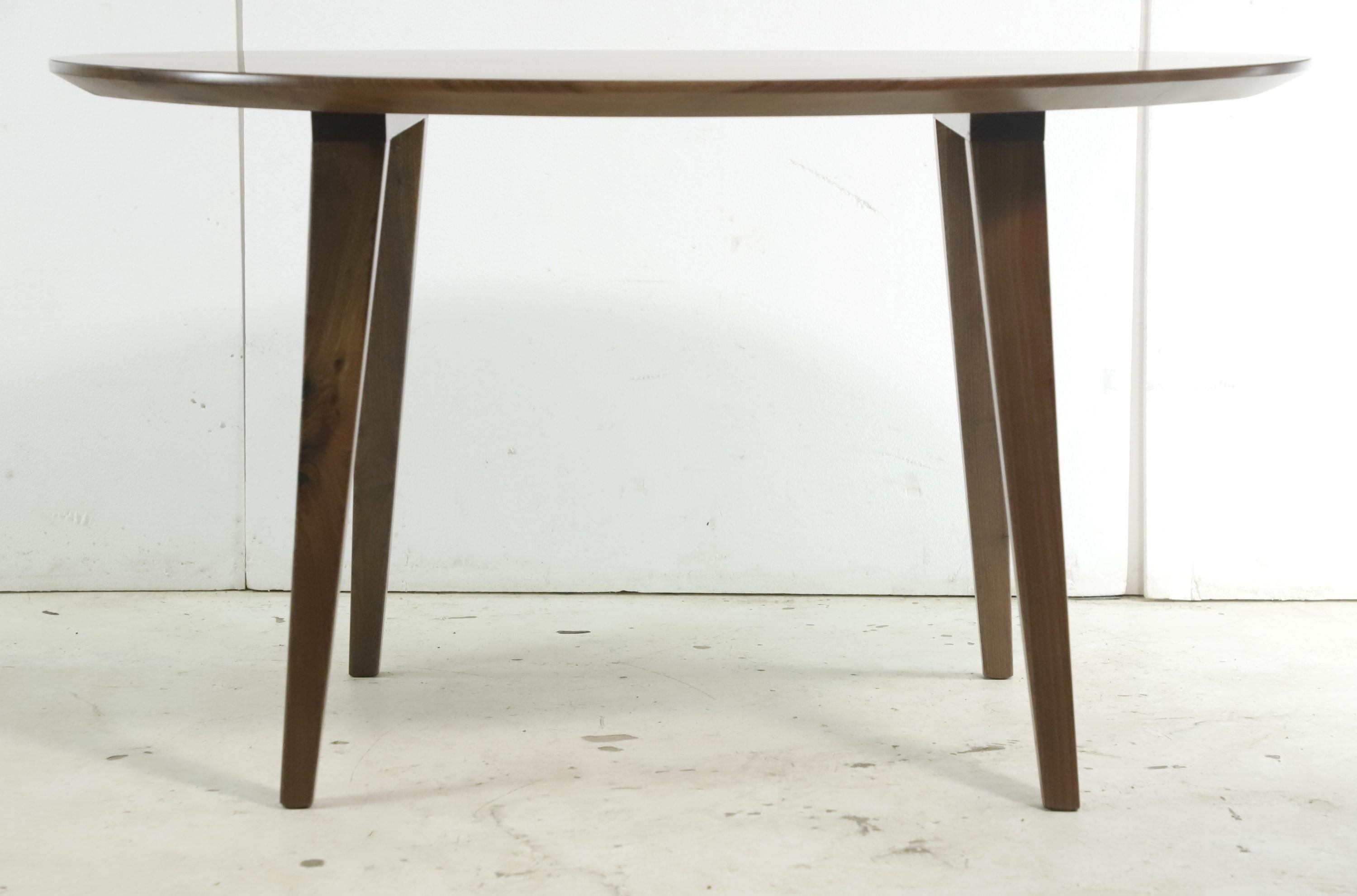 4.5 ft Long Oval Solid Walnut Tapered Leg  Dining Table In New Condition For Sale In New York, NY