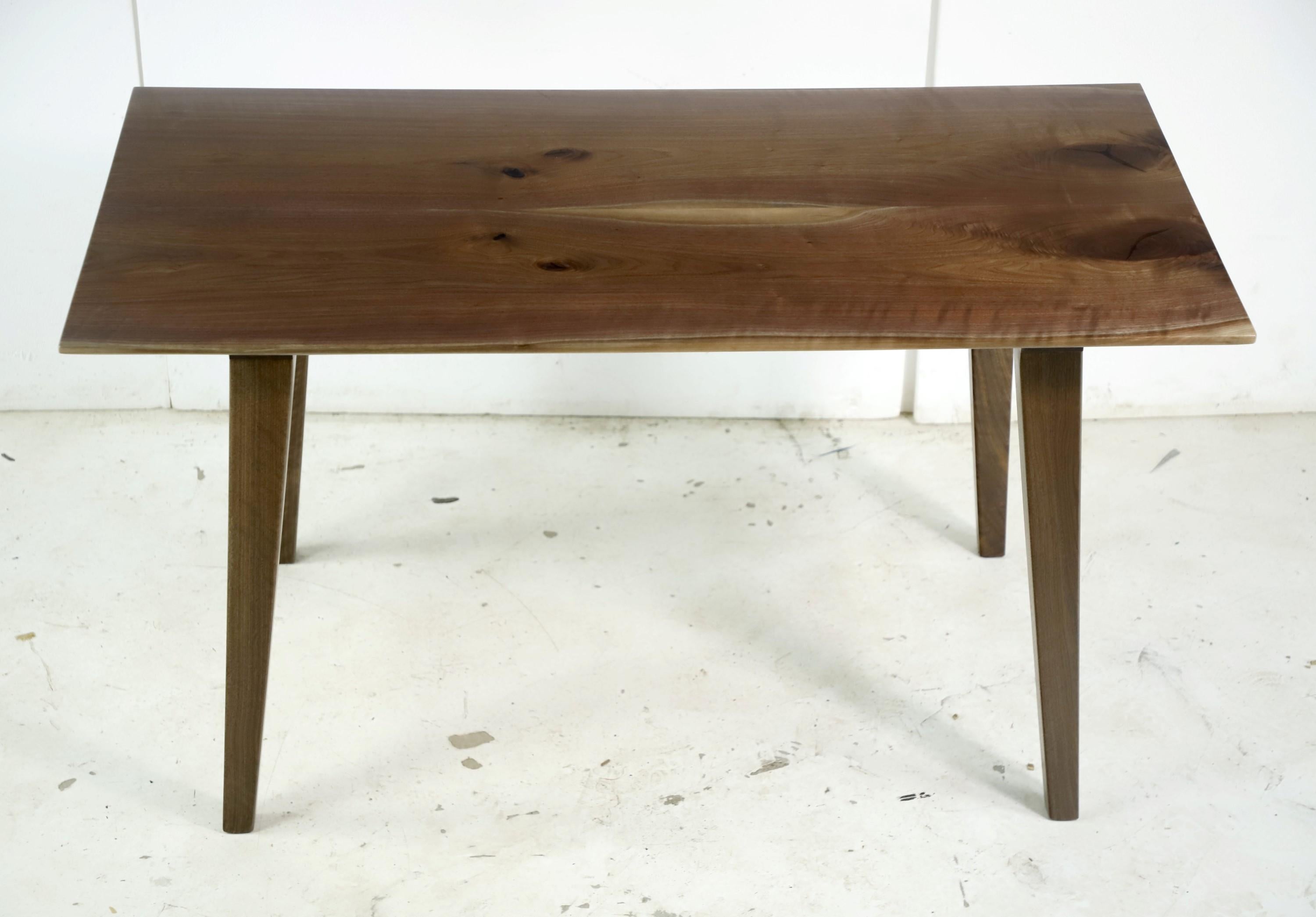 4.5 ft Long Solid Walnut Taper Legs Dining Table In New Condition For Sale In New York, NY