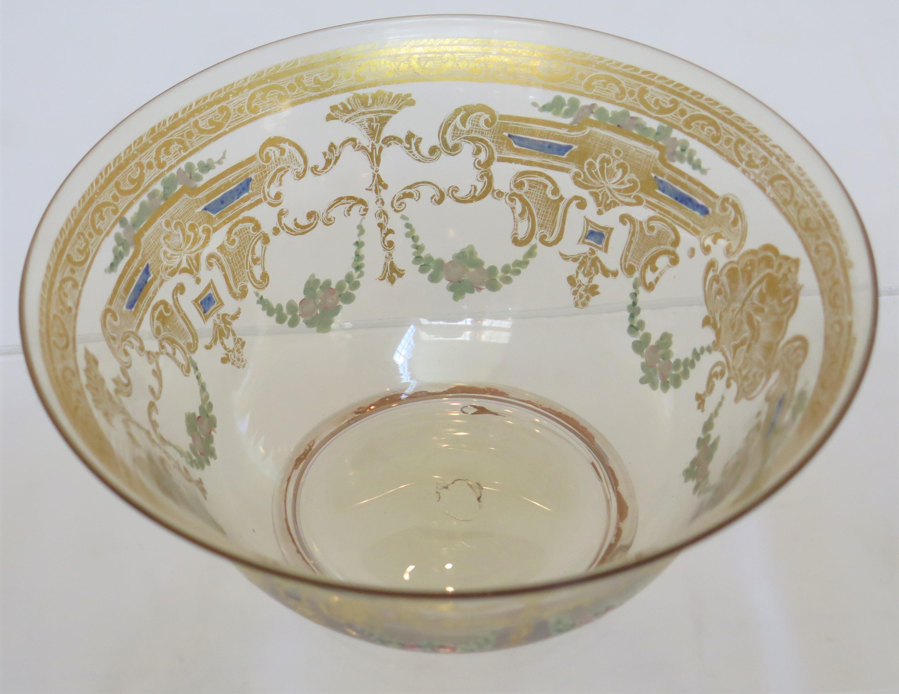 XIXe siècle Groupe de 45 verres à pied vénitiens en verre de Murano avec décoration dorée et peinte à la main en vente