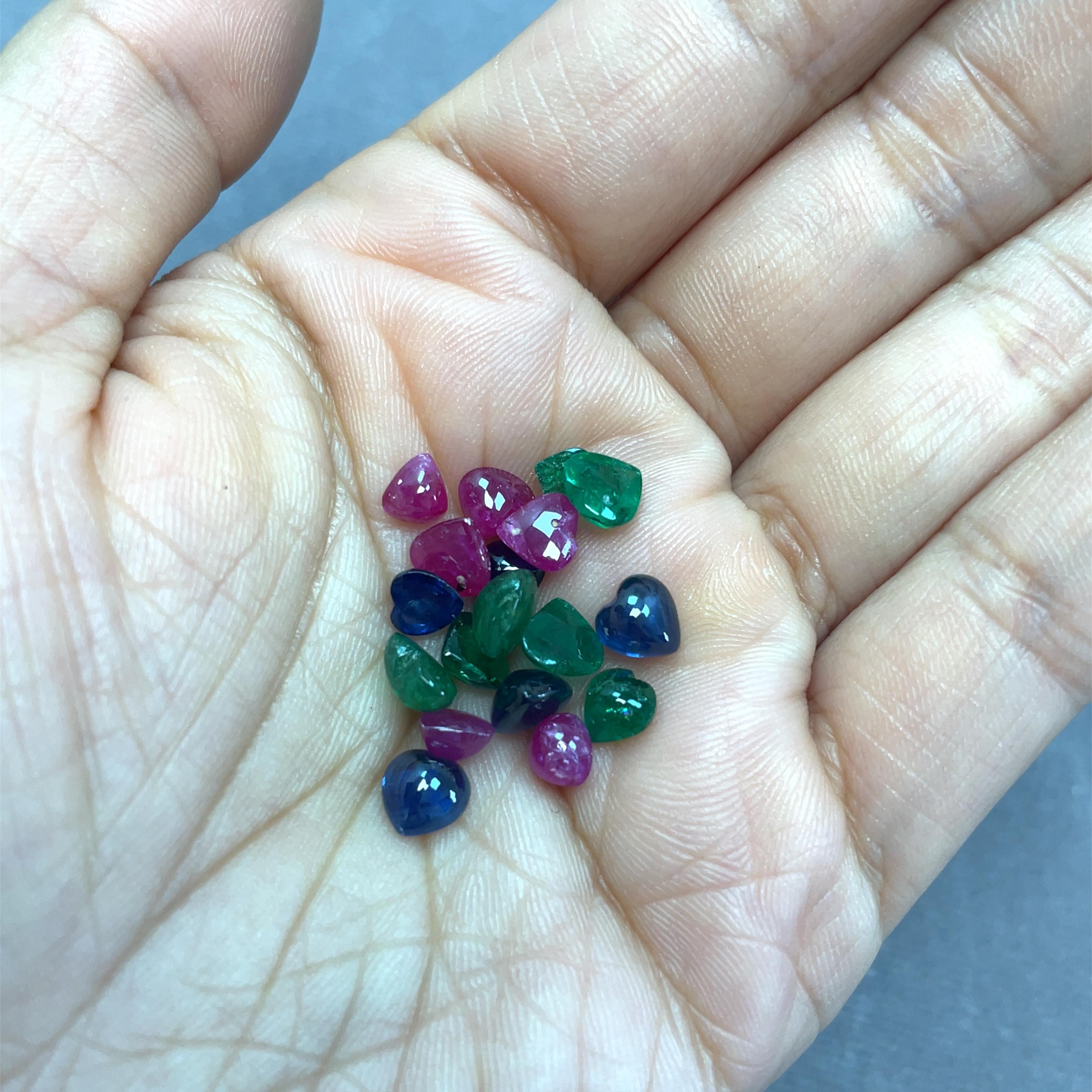45 Heart-Shaped Emerald Ruby and Sapphire Cabochon Cts 40.54 For Sale 4