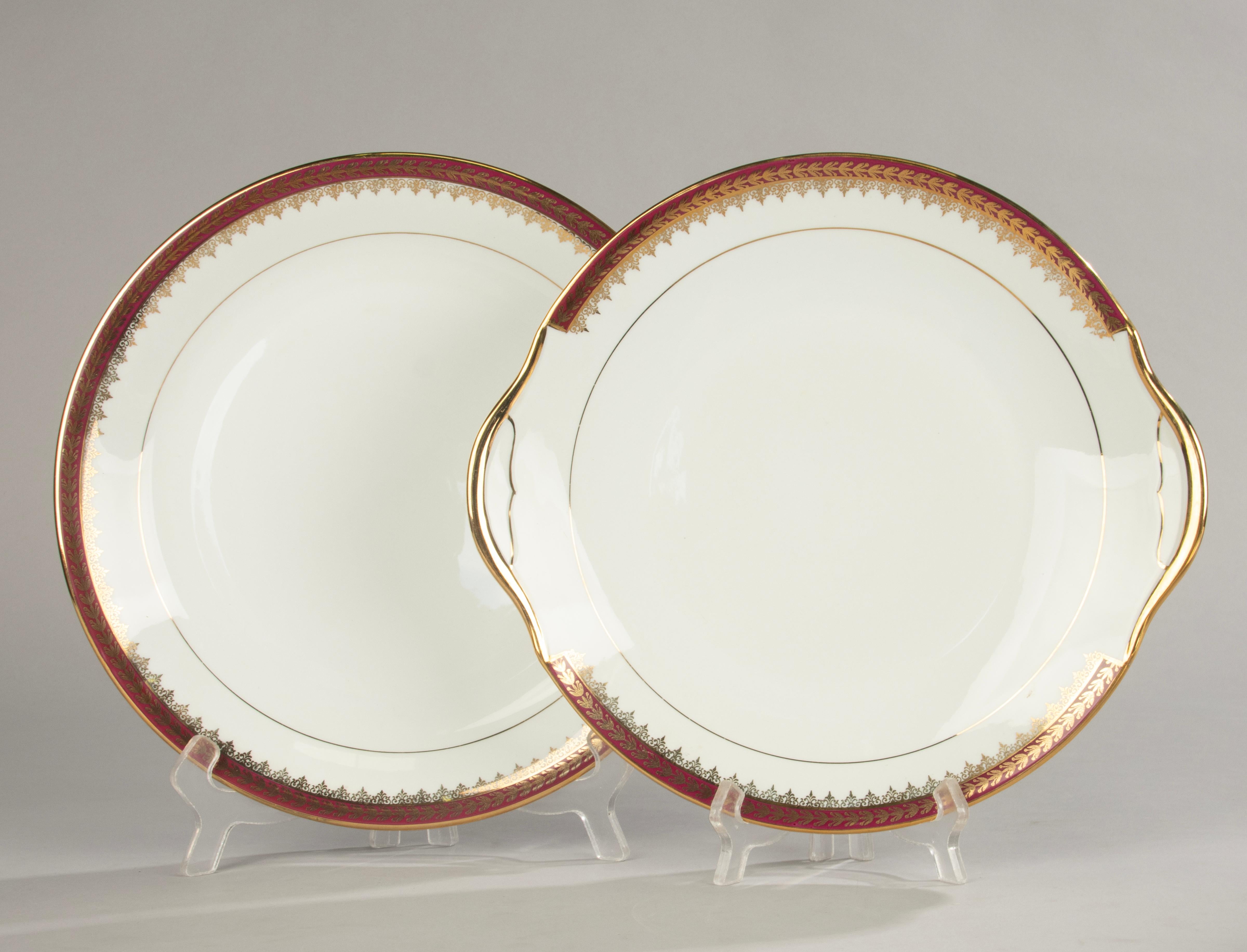 45-teiliges Tafelservice - Leclair Limoges - Klassisches Design mit goldenen Lorbeerverzierungen im Angebot 12