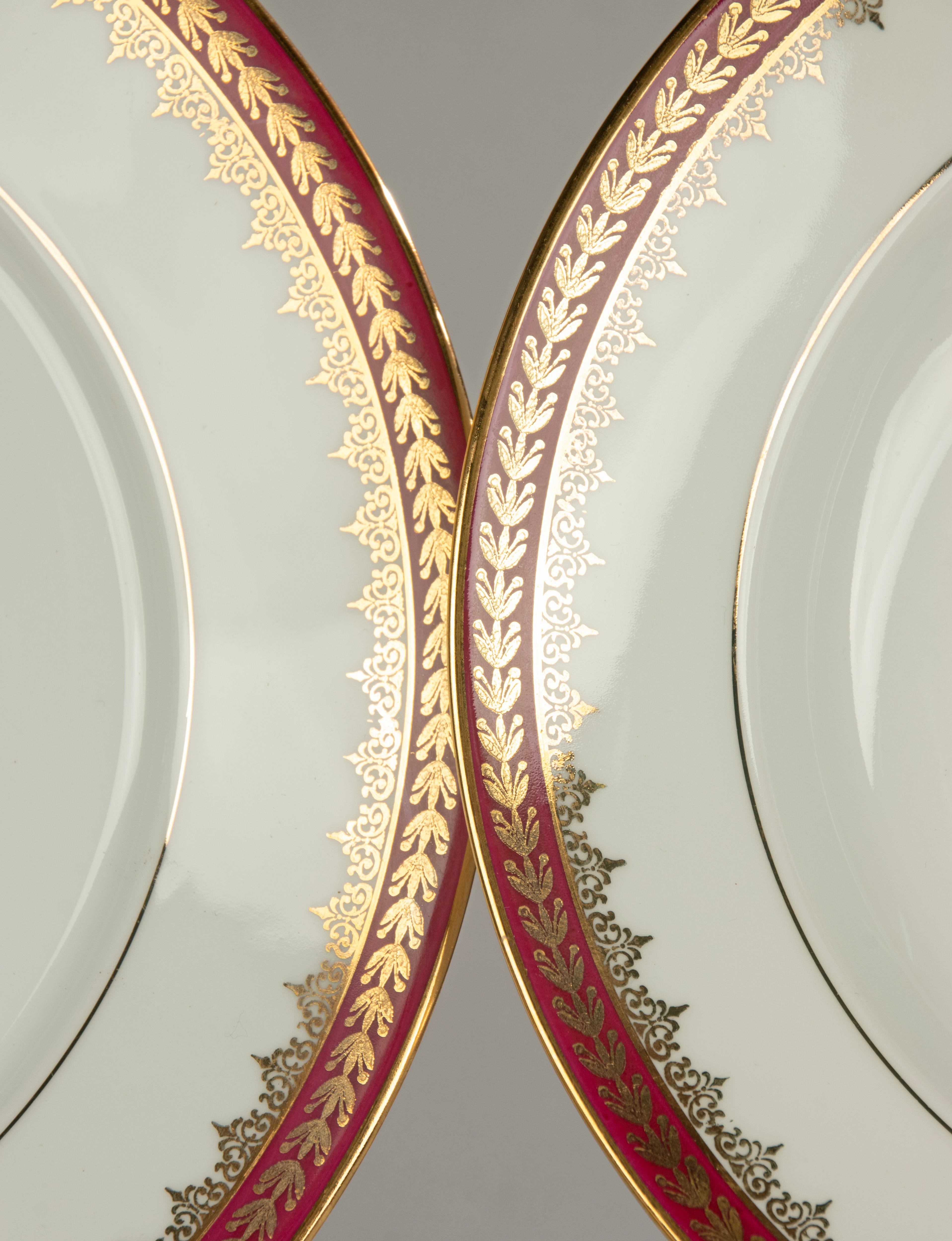 45-teiliges Tafelservice - Leclair Limoges - Klassisches Design mit goldenen Lorbeerverzierungen im Zustand „Gut“ im Angebot in Casteren, Noord-Brabant
