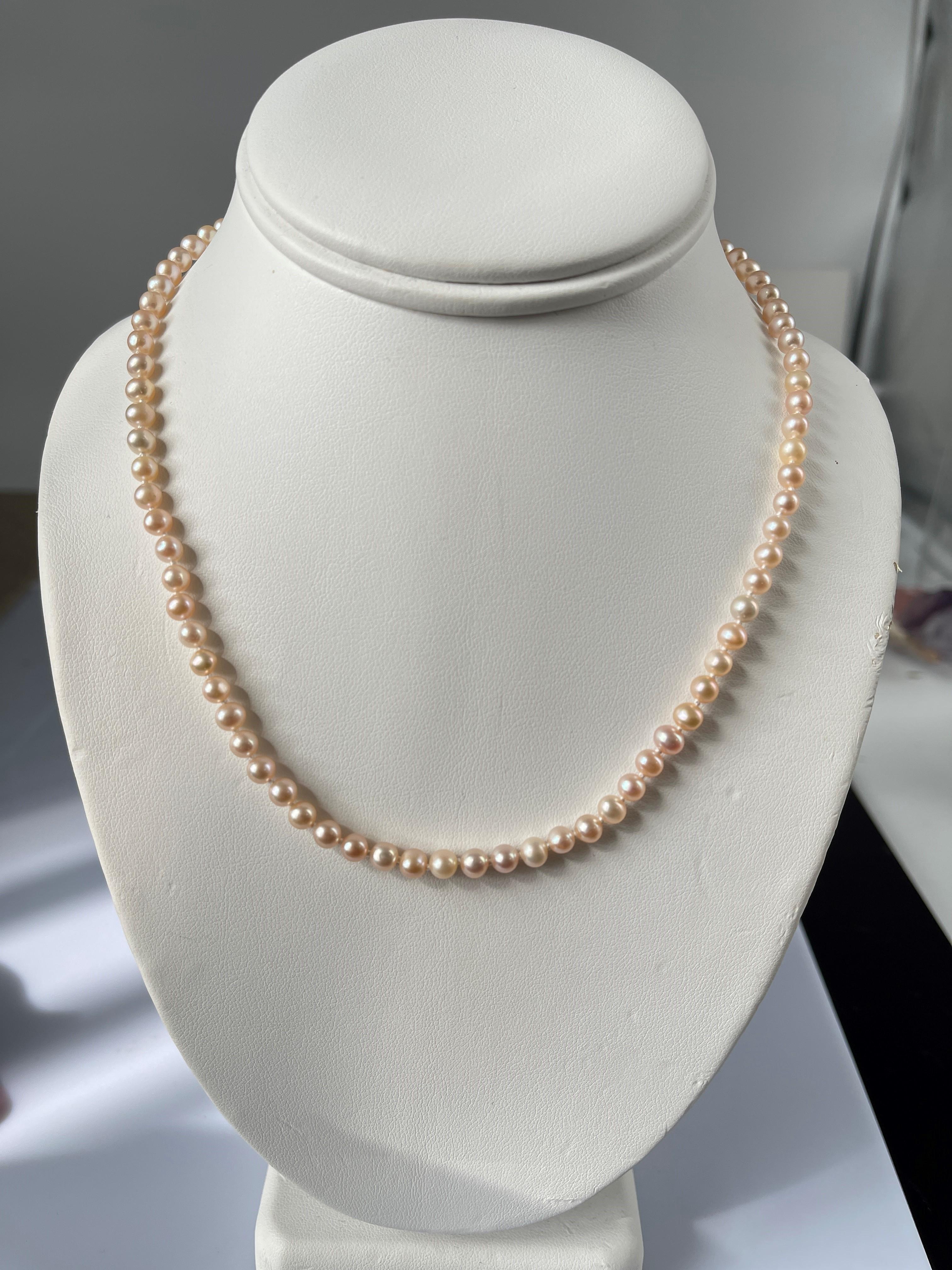 4.50 - 4.75mm Pink Freshwater Pearl and 14k Yellow Gold Necklace, 17 Inches im Zustand „Neu“ im Angebot in Los Angeles, CA