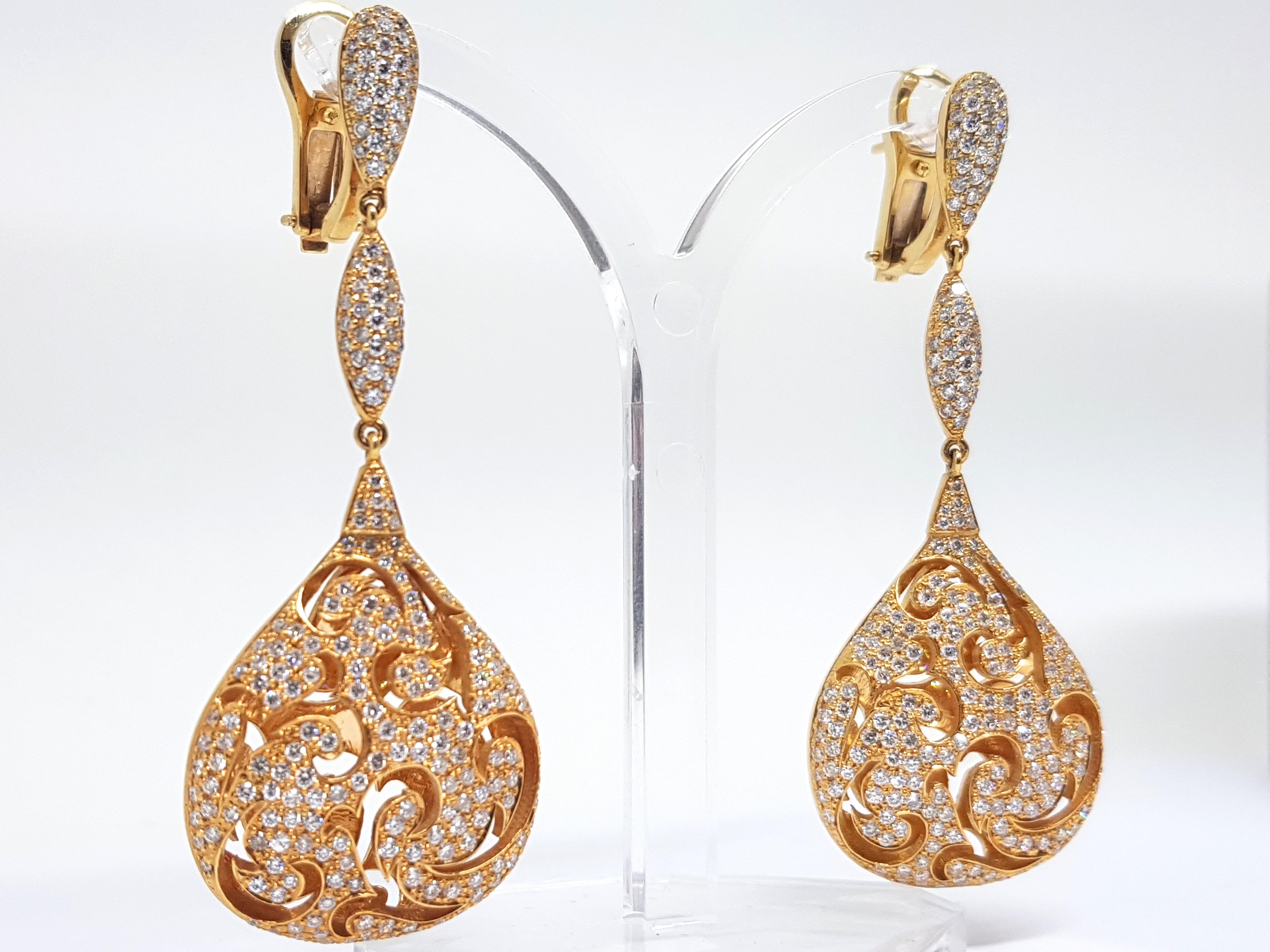 4.50 Carat 18 Karat Yellow Gold White Diamond Chandelier Drop Earrings For Sale 6