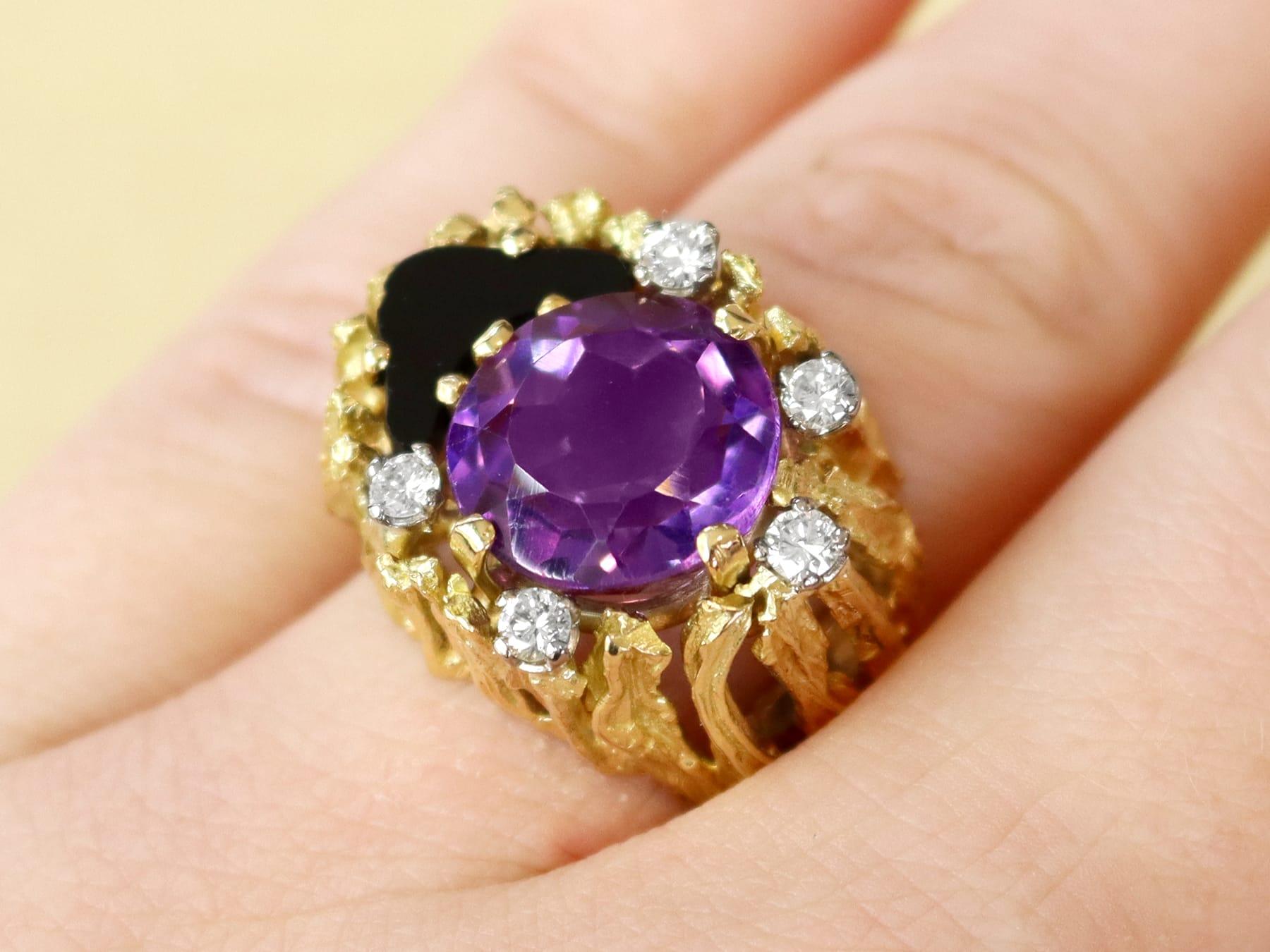 Round Cut 4.50 Carat Amethyst 0.50 Carat Onyx 0.25 Carat Diamond 18k Yellow Gold Ring For Sale