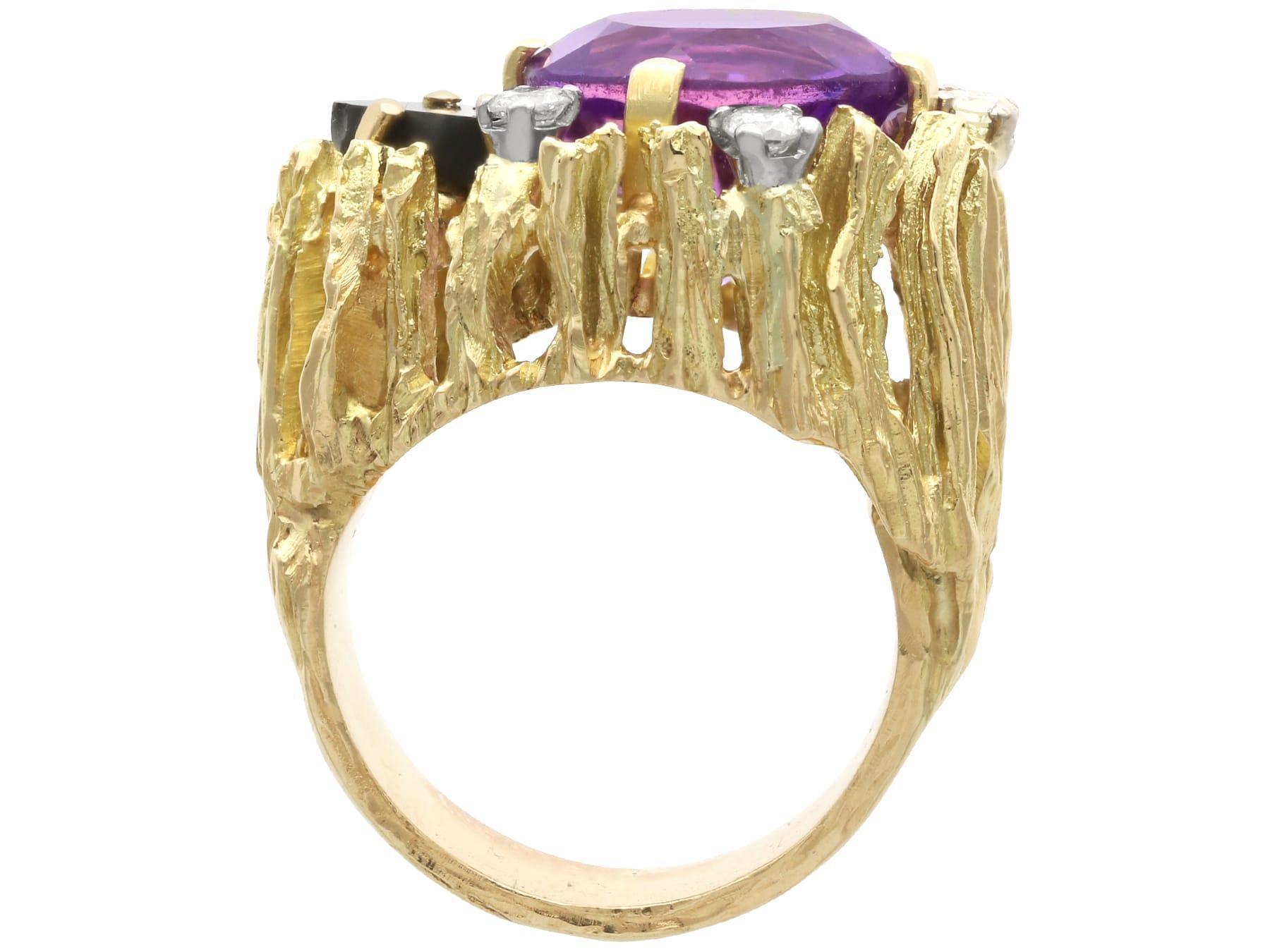 4.50 Carat Amethyst 0.50 Carat Onyx 0.25 Carat Diamond 18k Yellow Gold Ring For Sale 4