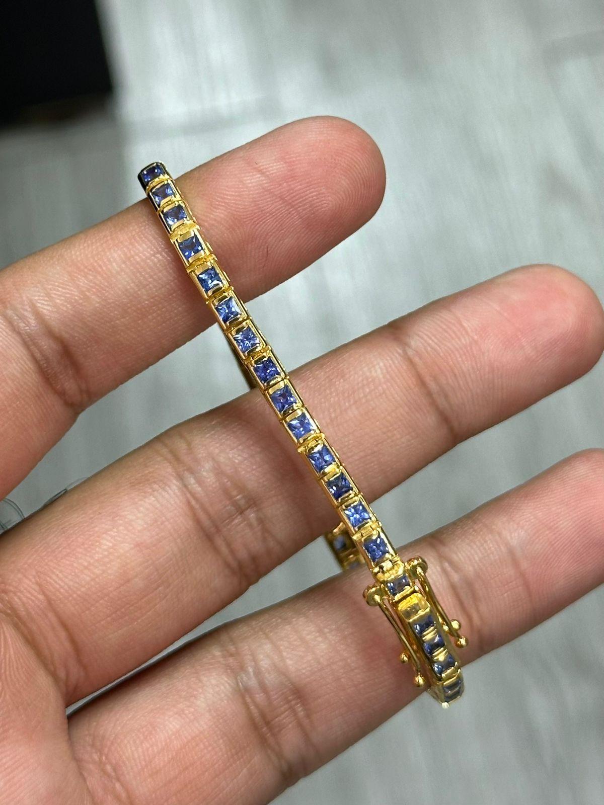 Tennisarmband aus 14 Karat Gelbgold mit 4,50 Karat blauem Ceylon-Saphir (Moderne)