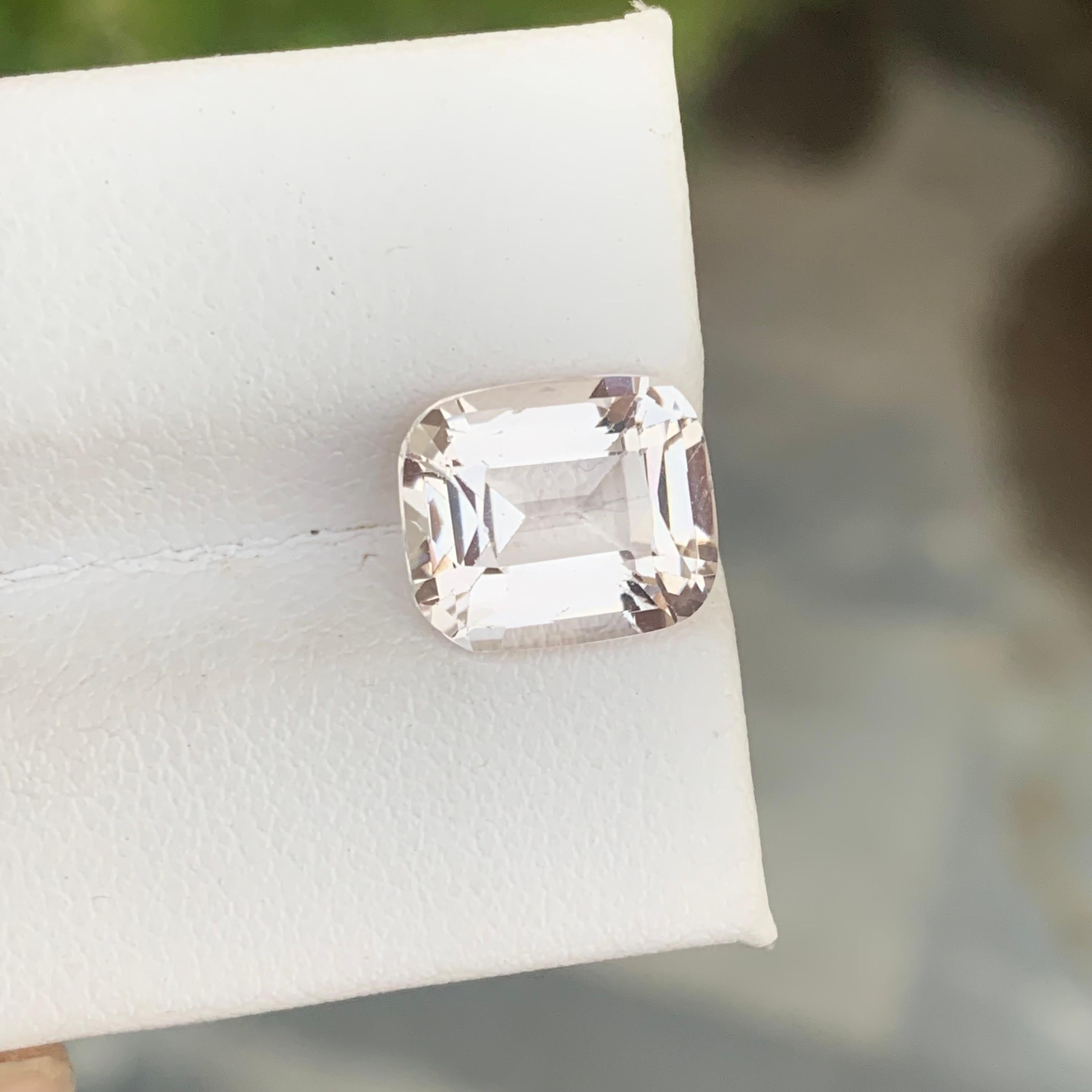 4.50 Carat Colorless Faceted Morganite Gem Available For Jewelry Making For Sale 1