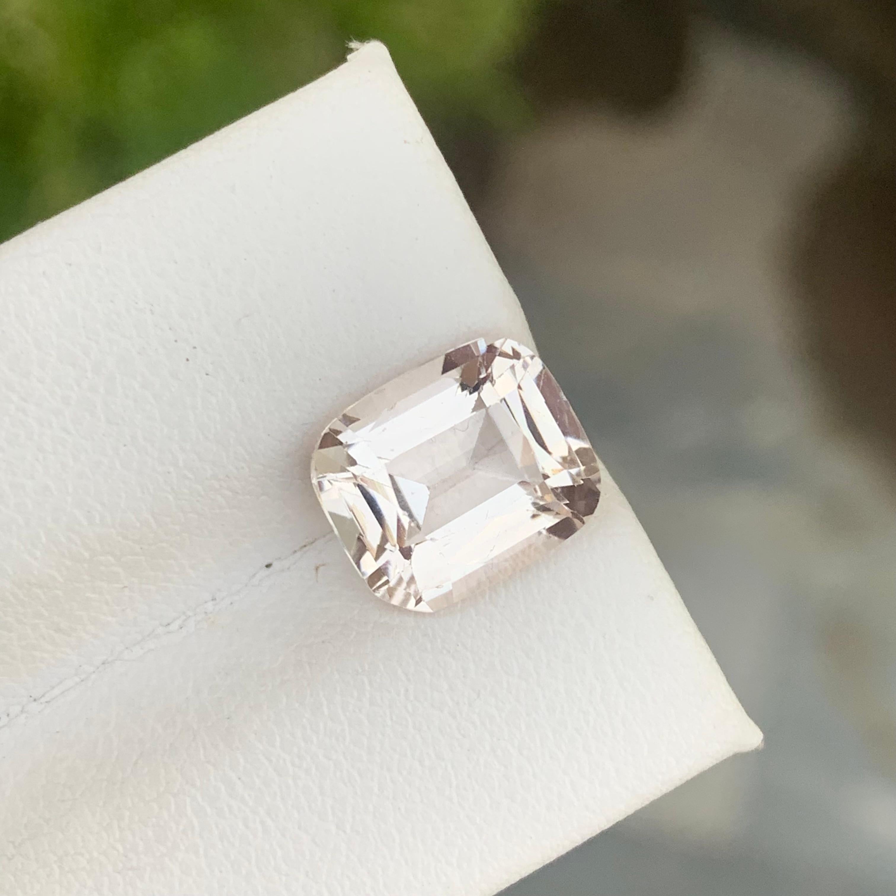 Women's or Men's 4.50 Carat Colorless Faceted Morganite Gem Available For Jewelry Making For Sale
