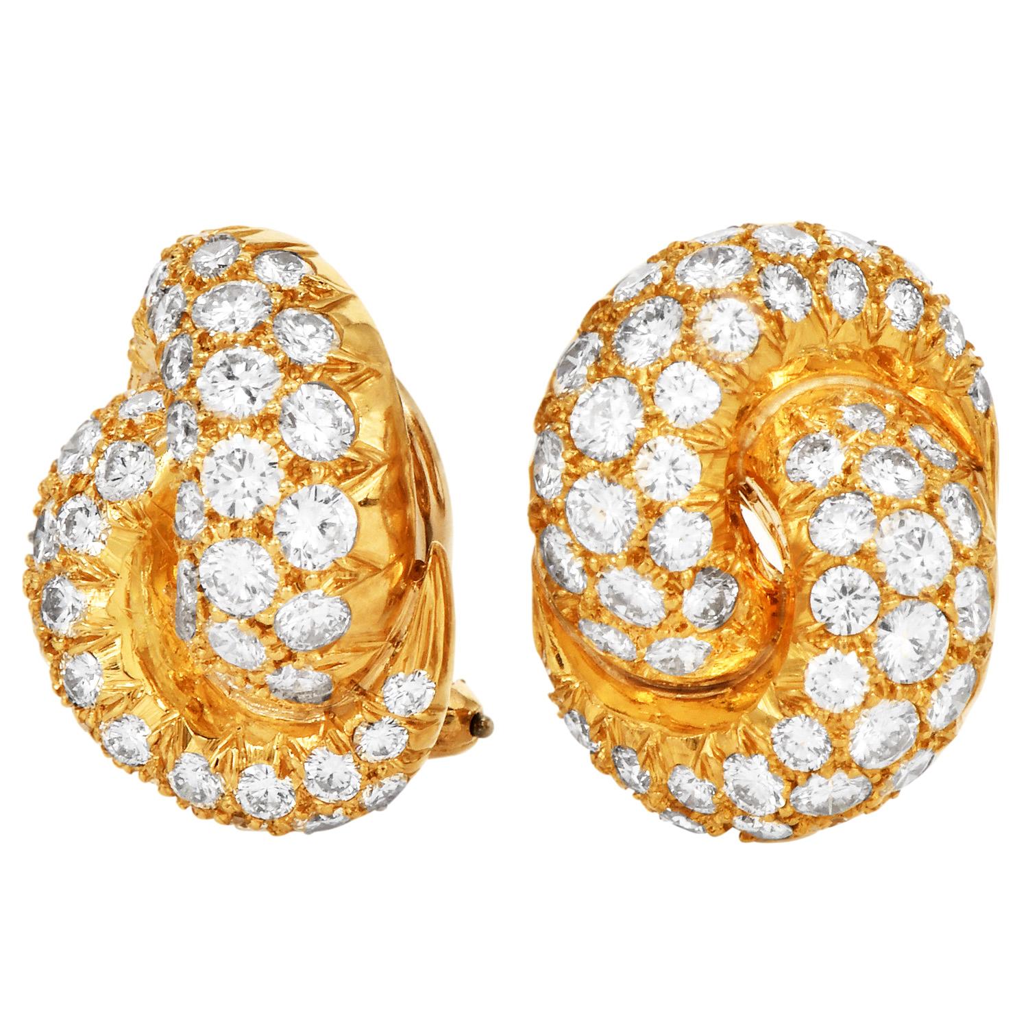 They are expertly crafted in solid 18-karat gold. Their design features an interplay of intertwined loops, each set with natural brilliant round diamonds. Boasting 100 diamonds totaling approximately 4.5 carats VS1-VS2 clarity with a G-H color pave