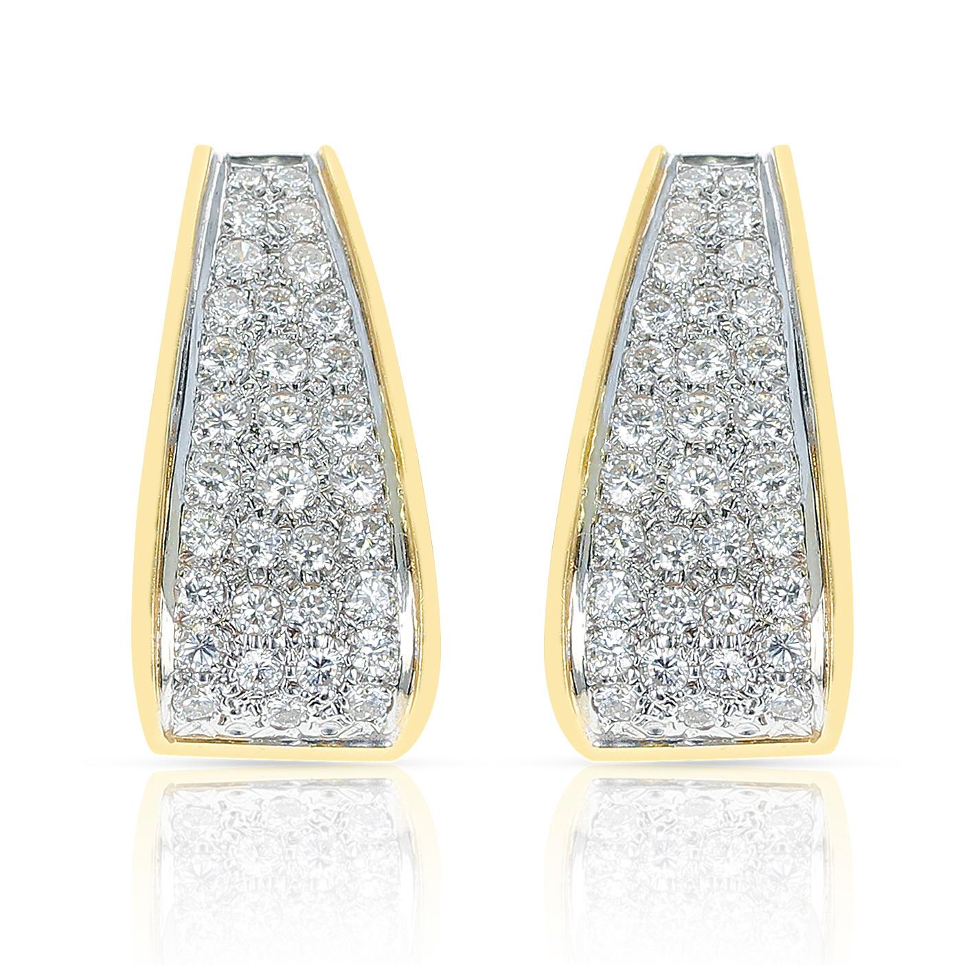 Round Cut 4.50 Carat Diamond Block-Style Earrings, 18 Karat Yellow Gold For Sale