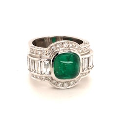 Anillo de esmeralda y diamantes de 4,50 quilates en oro blanco de 18 quilates