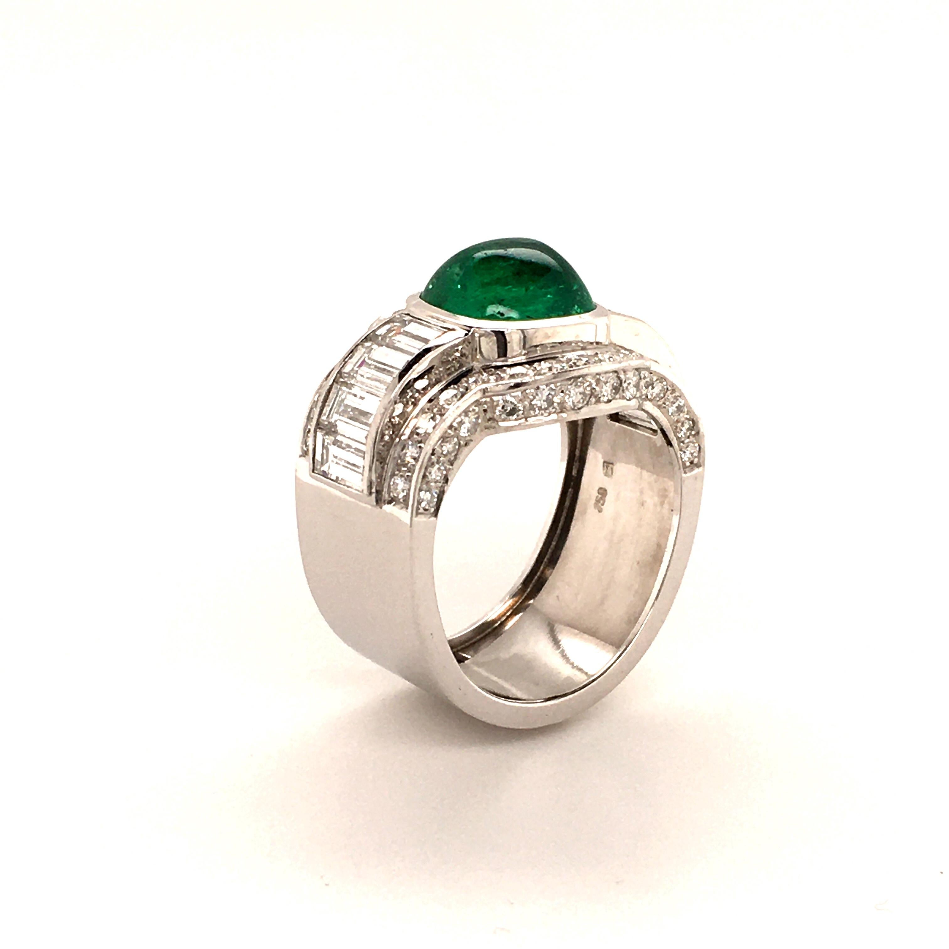Women's or Men's 4.50 Carat Emerald and Diamond Ring in 18 Karat White Gold For Sale