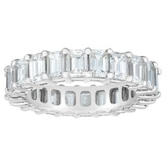 4,50 Karat Smaragdschliff Diamant Eternity Band in Platin, Größe 6