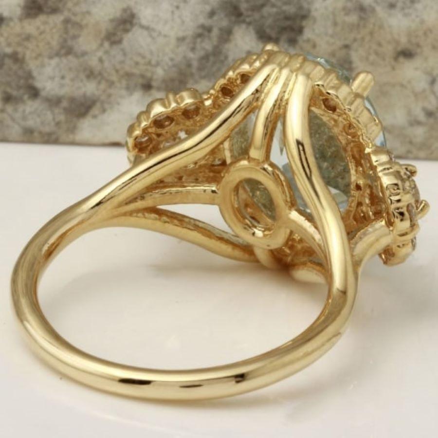 4.50 Carat Exquisite Natural Aquamarine and Diamond 14K Solid Yellow Gold Ring In New Condition For Sale In Los Angeles, CA