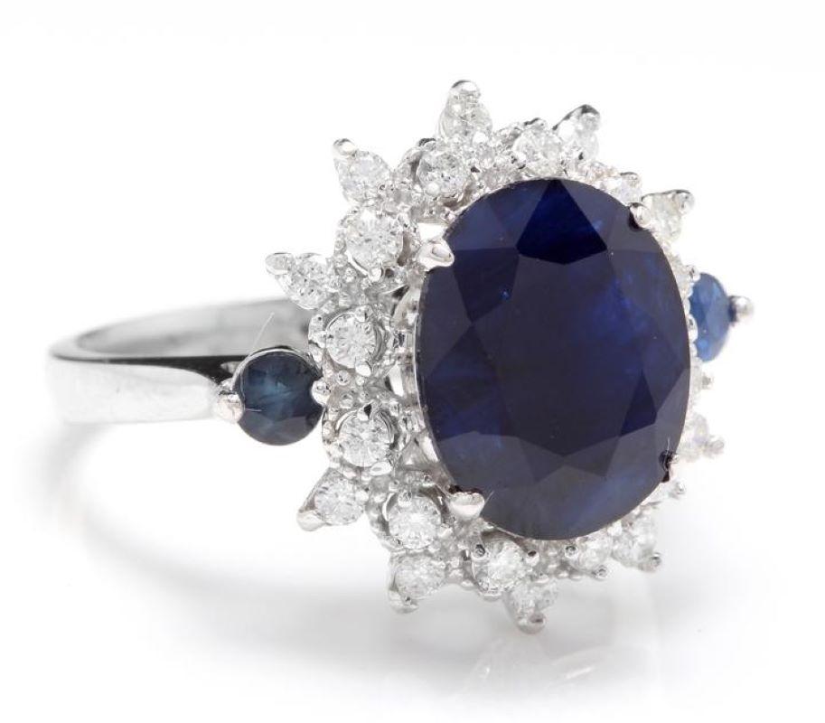 Anillo de oro blanco macizo de 14 quilates con un exquisito zafiro azul natural y diamantes de 4,50 quilates

Peso total del zafiro azul natural: Aprox. 4,00 Quilates

Medidas del zafiro: 10 x 8.00mm

Diamantes redondos naturales Peso: 0,50 quilates
