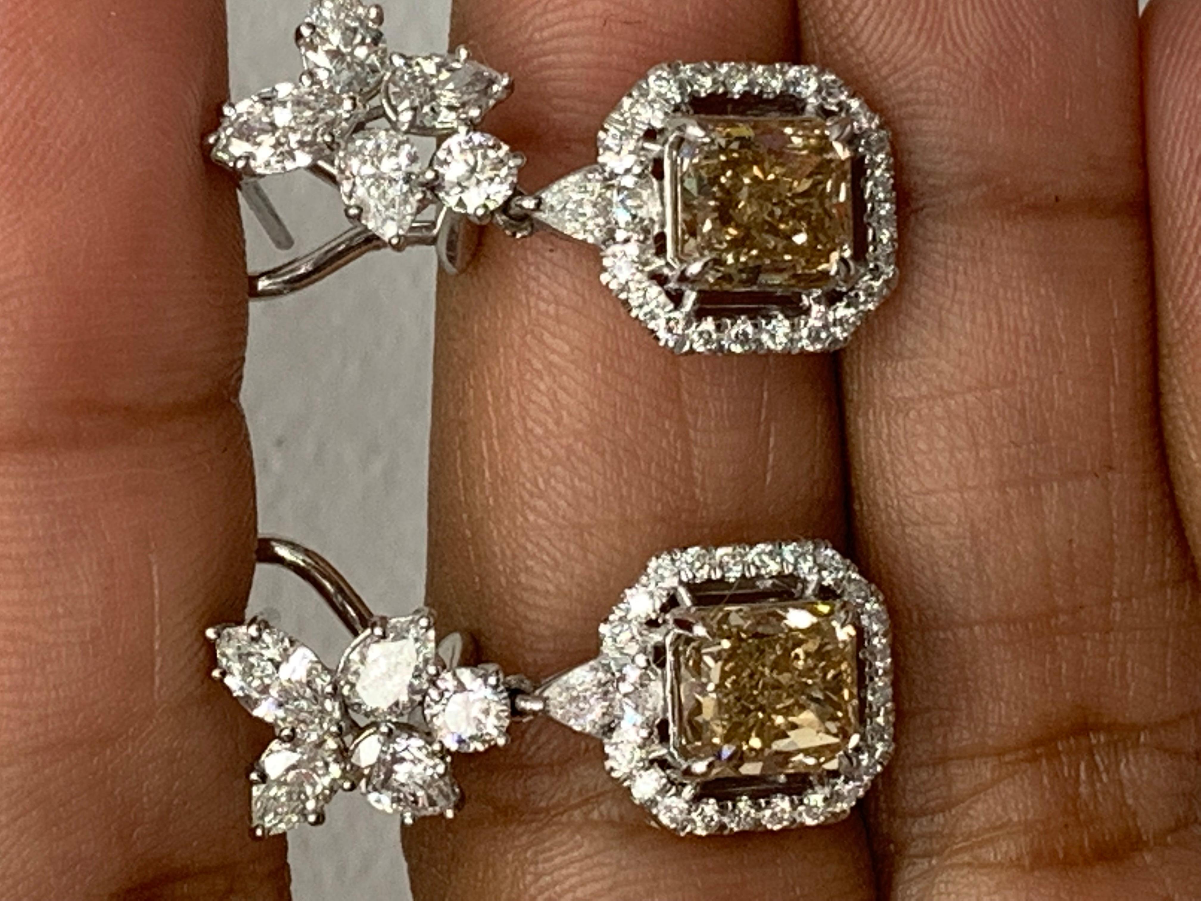 Contemporaneo Orecchini a goccia con diamante marrone e diamante da 4,50 carati in oro bianco 18 carati in vendita
