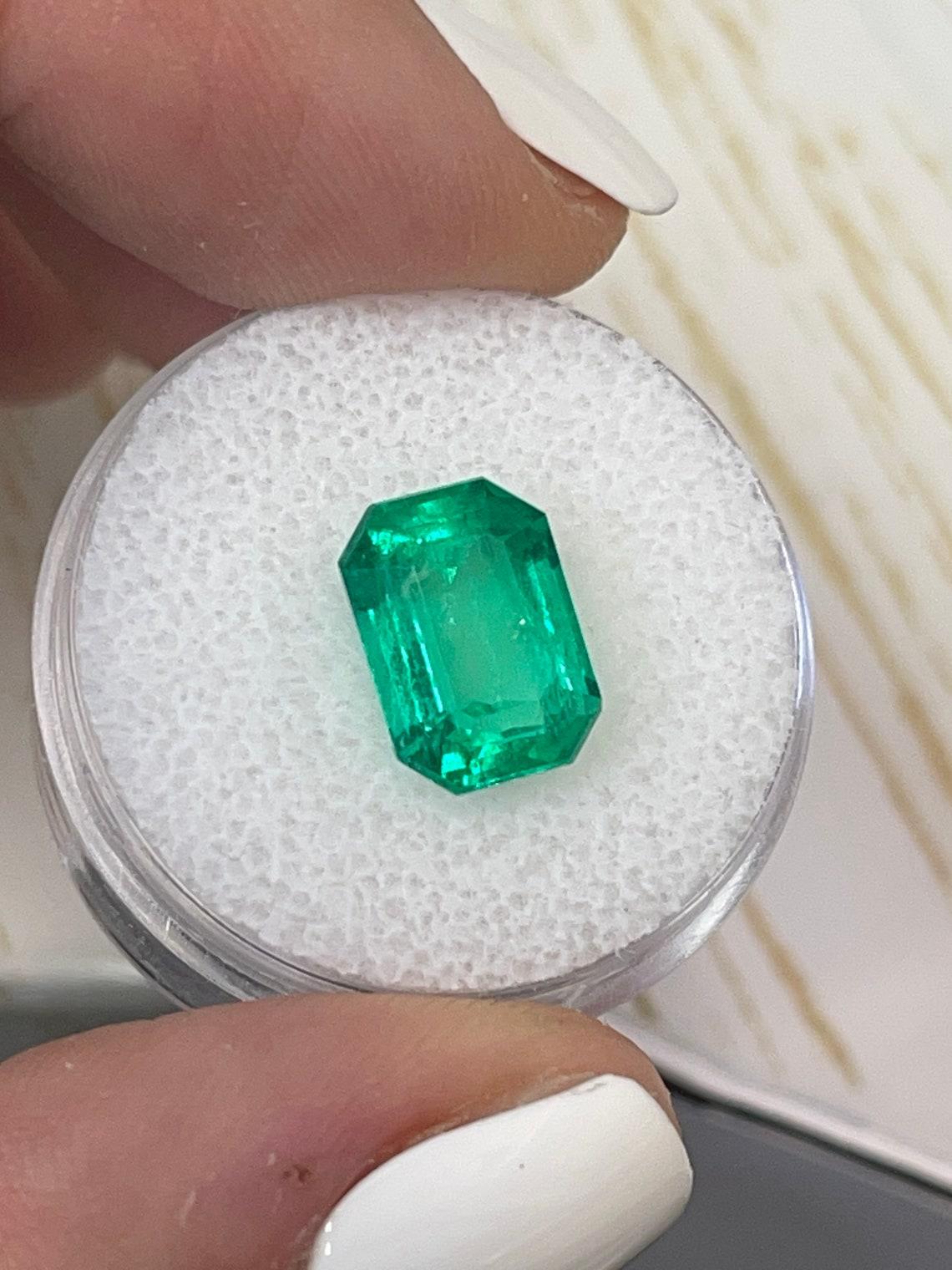 Moderne 4.50 Carat GIA Certified 11x8 Vivid Muzo Green Colombian Emerald  Pierre de naissance du mois de mai en vente