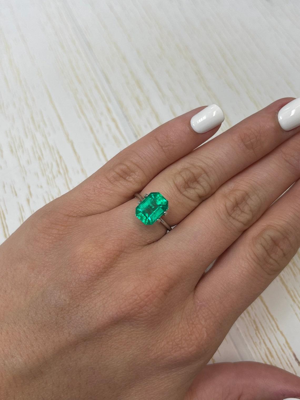 4.50 Carat GIA Certified 11x8 Vivid Muzo Green Colombian Emerald  Pierre de naissance du mois de mai Neuf - En vente à Jupiter, FL