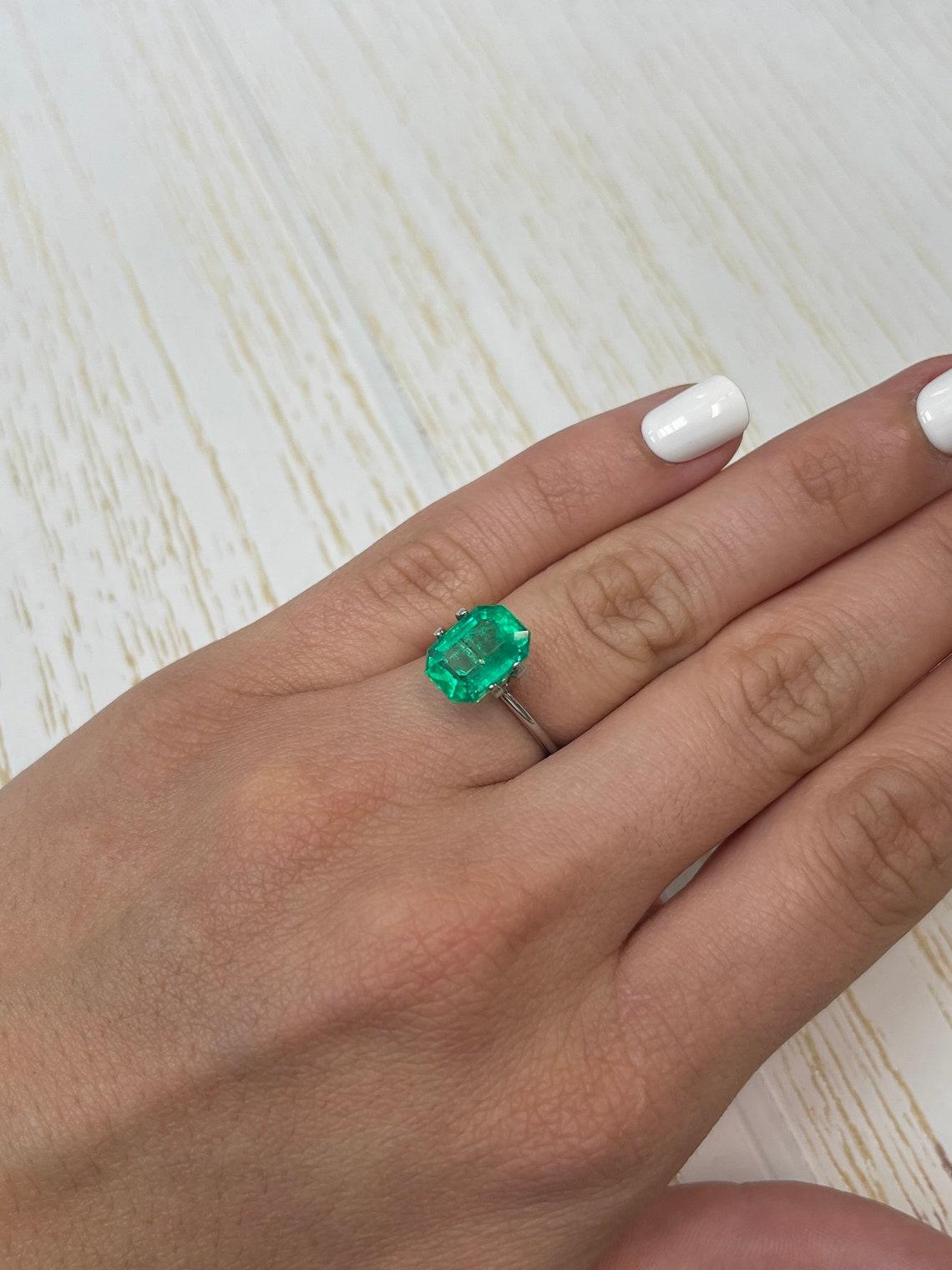 4.50 Carat GIA Certified 11x8 Vivid Muzo Green Colombian Emerald  Pierre de naissance du mois de mai Unisexe en vente