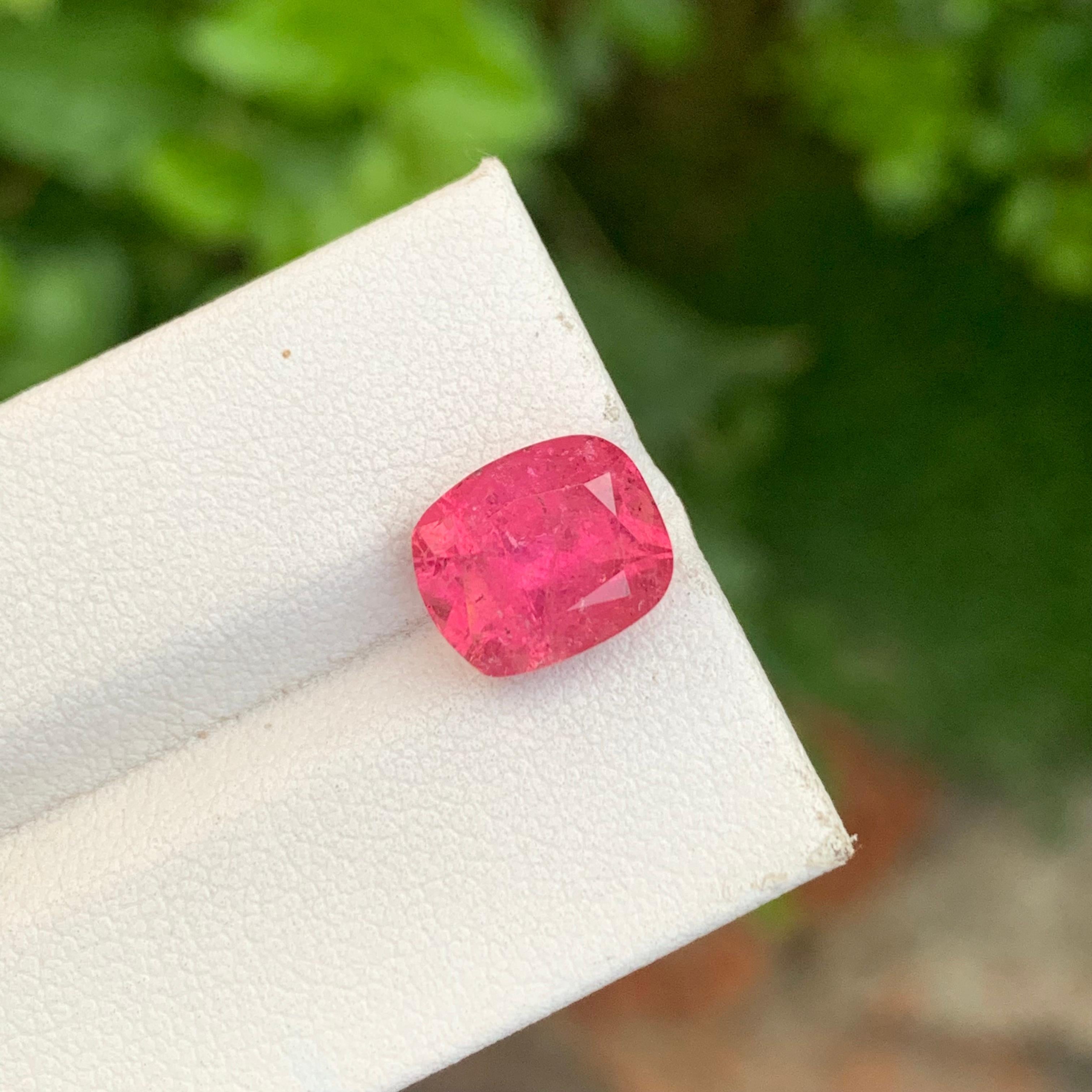Tourmaline Rubellite en vrac

Poids : 4,50 carats
Dimension : 10,2 x 8,5 x 7,2 mm
Origine : Afghanistan
Forme : Coussin 
Couleur : rose
Certificat : Sur demande

La tourmaline rubellite, souvent considérée comme la 