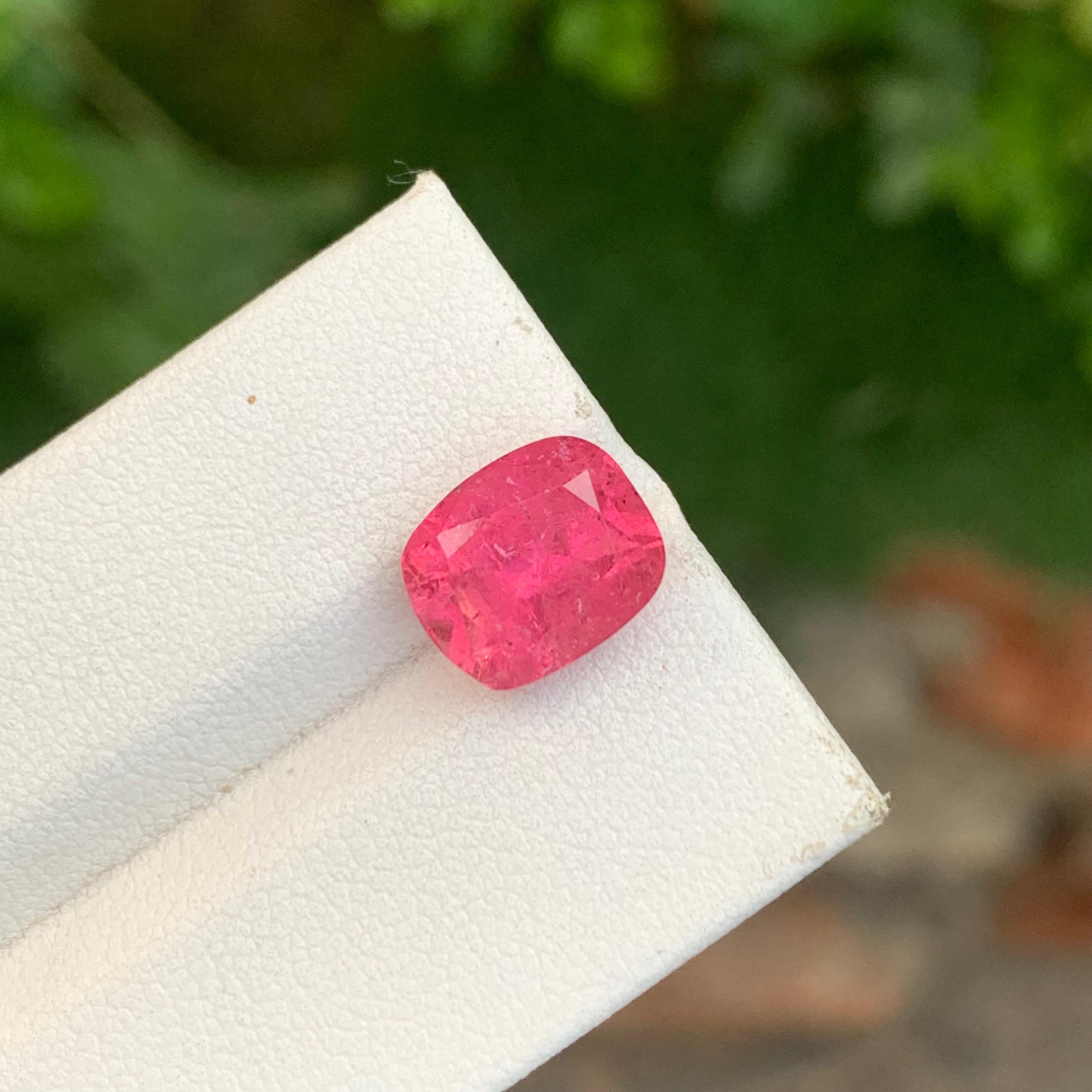 Tourmaline rubellite taille coussin de 4,50 carats pour la fabrication de bijoux Unisexe en vente