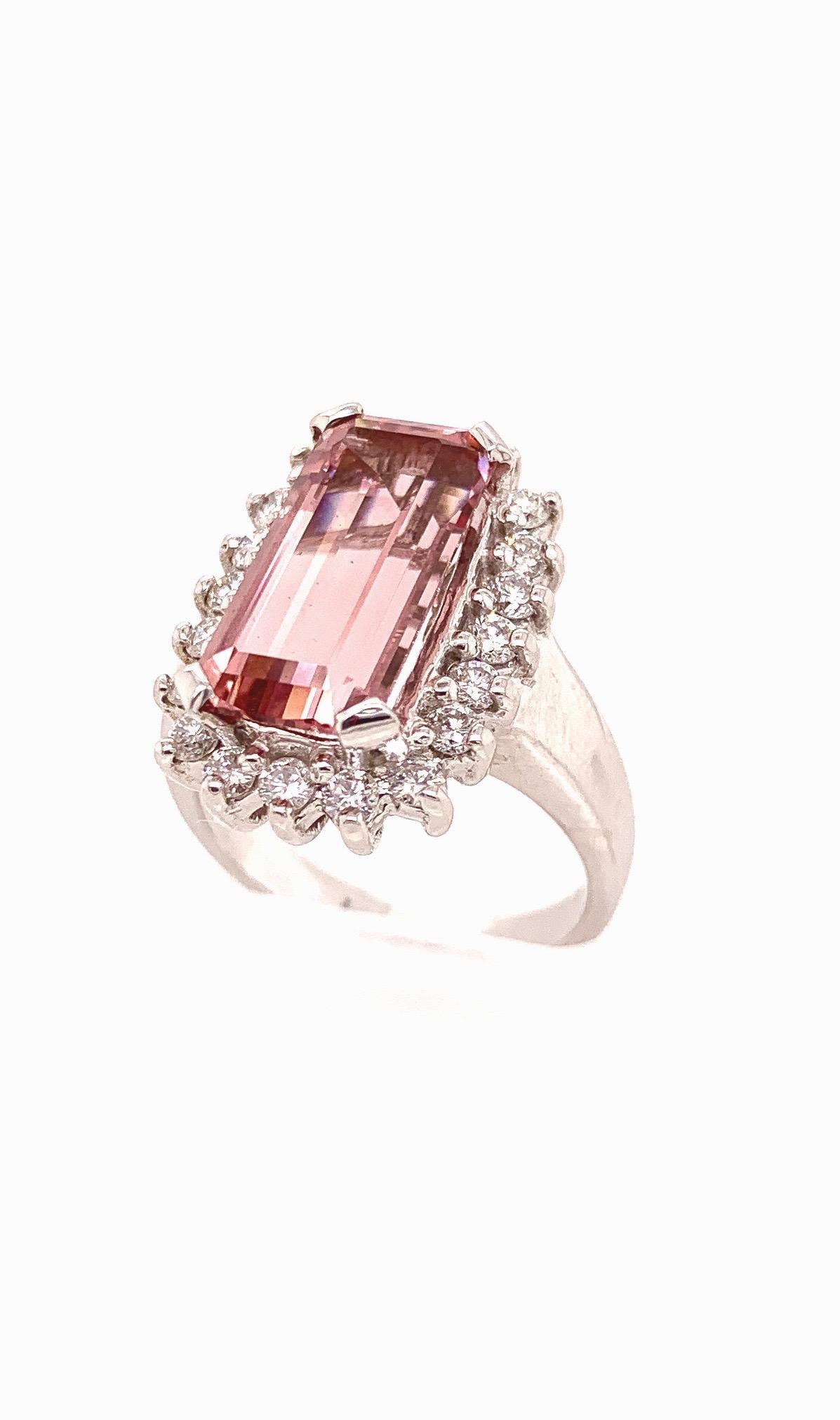 Contemporary 4.50 Carat Morganite and Diamond Gold Ring