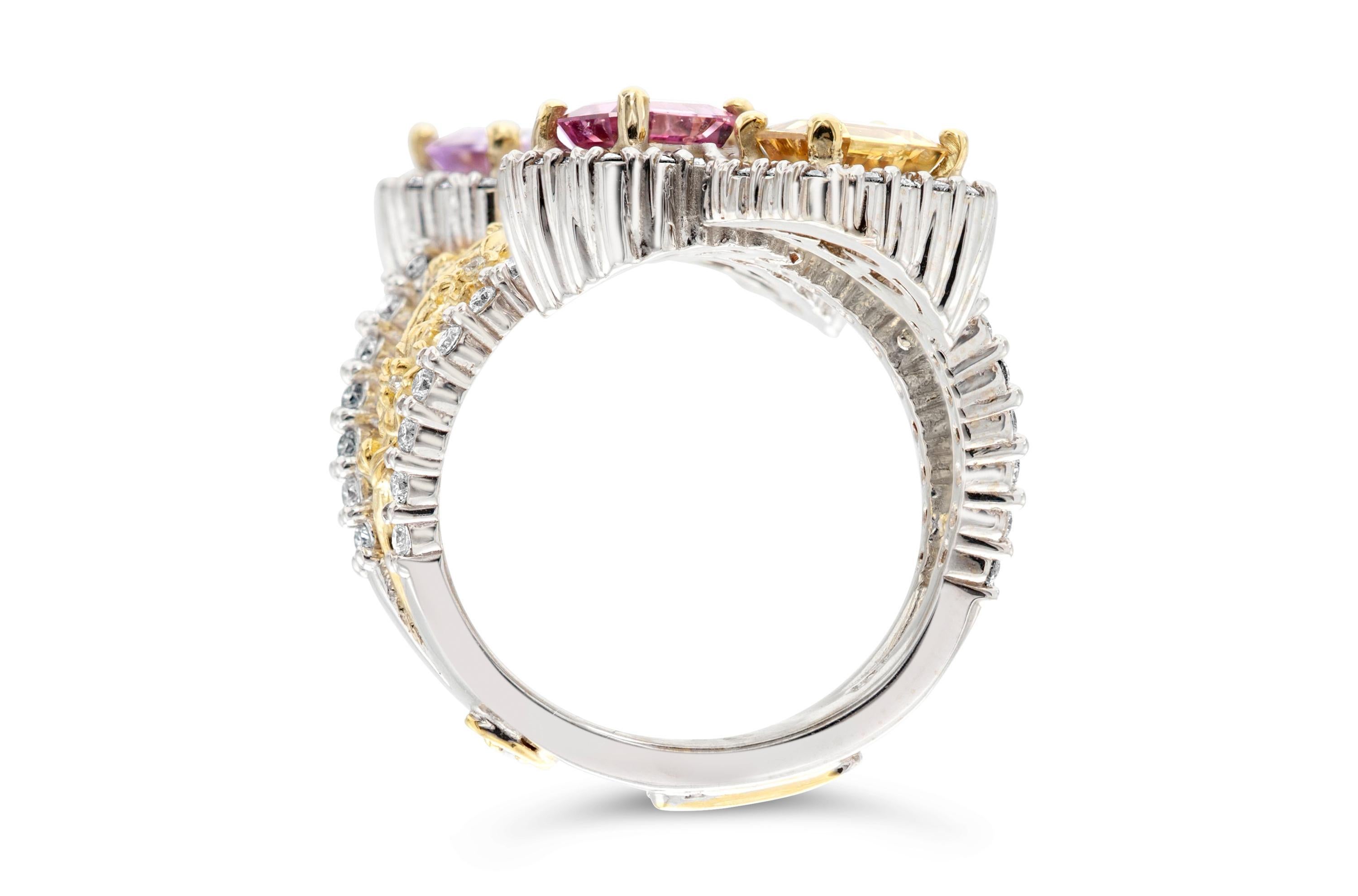 4.50 Carat Multi-Color Sapphire Ring with Diamonds In condizioni buone in vendita a New York, NY