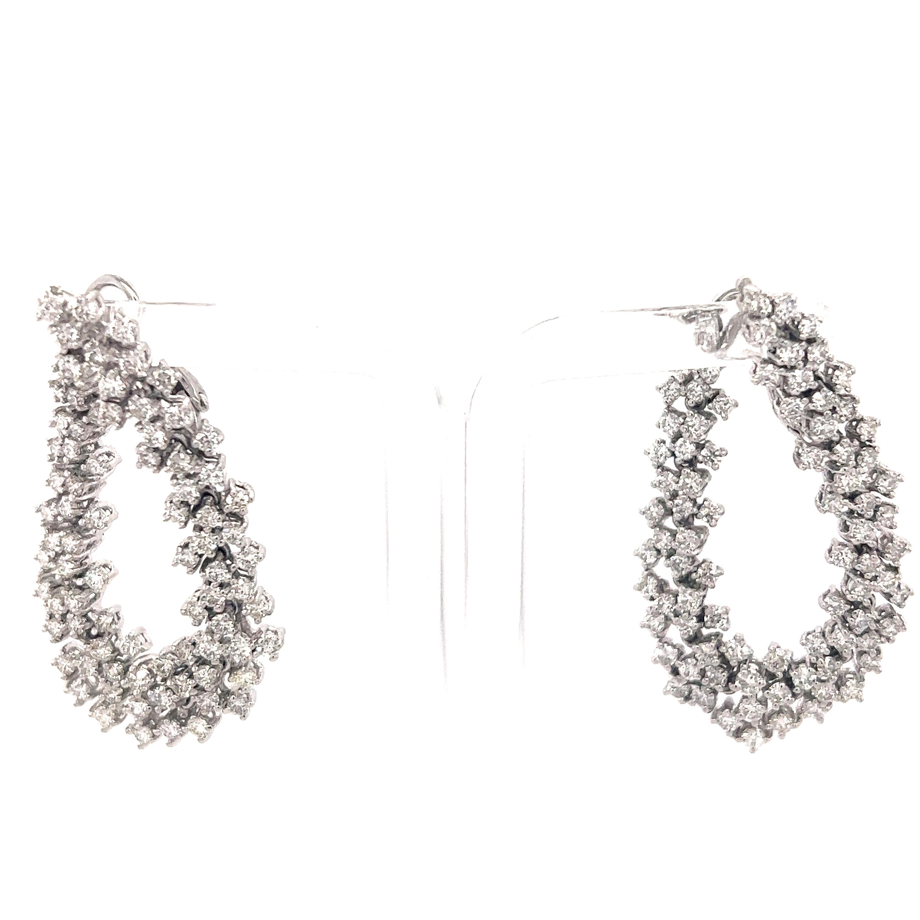 Contemporary 4.50 Carat Natural Diamond White Gold Cocktail Earrings For Sale
