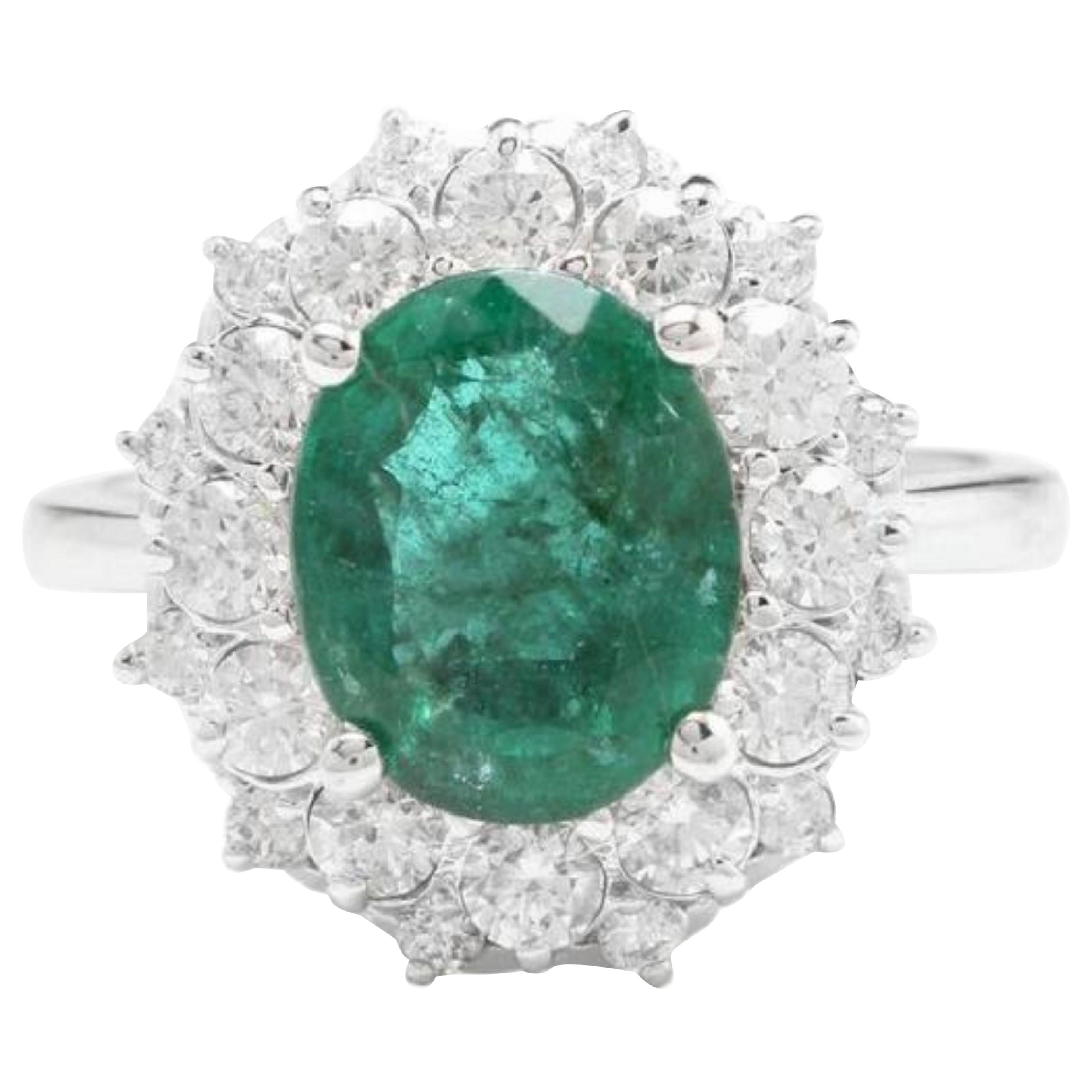 Ring mit 4,50 Karat natürlichem Smaragd und Diamant aus 14 Karat massivem Weißgold im Angebot