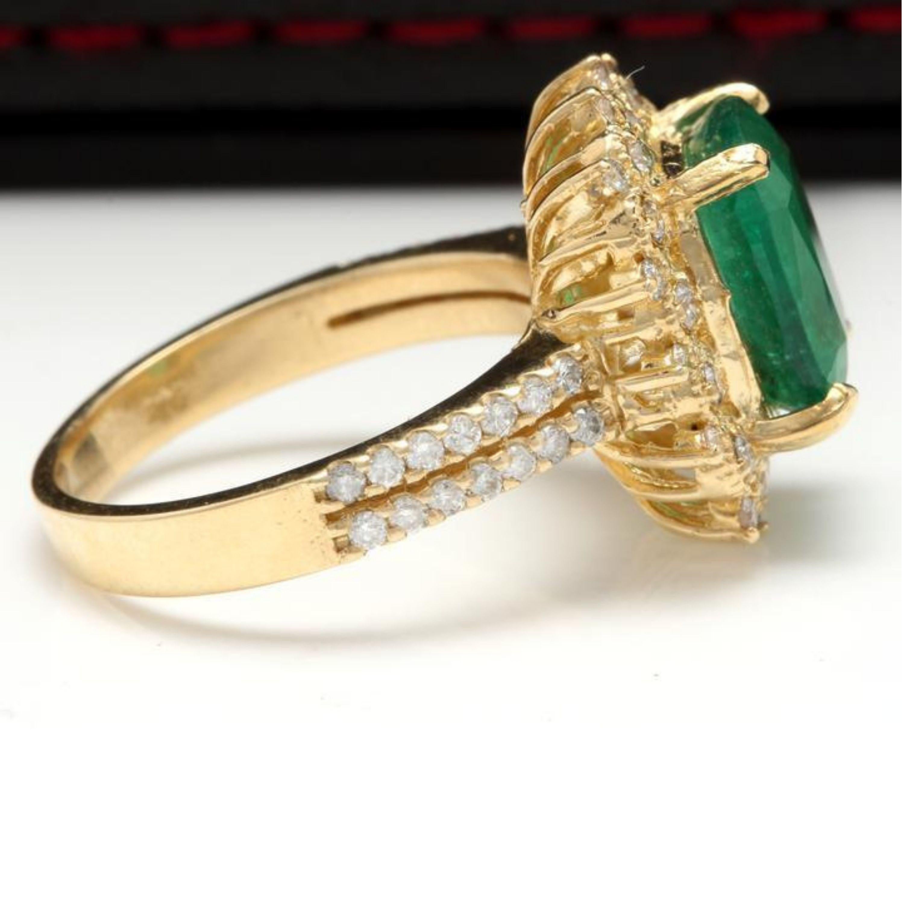 Emerald Cut 4.50 Carat Natural Emerald and Diamond 14 Karat Solid Yellow Gold Ring For Sale