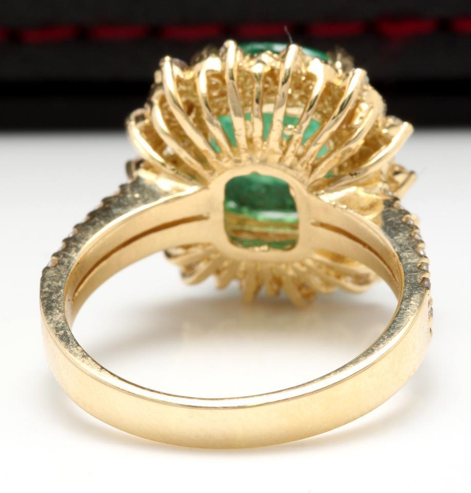 4.50 Carat Natural Emerald and Diamond 14 Karat Solid Yellow Gold Ring In New Condition For Sale In Los Angeles, CA