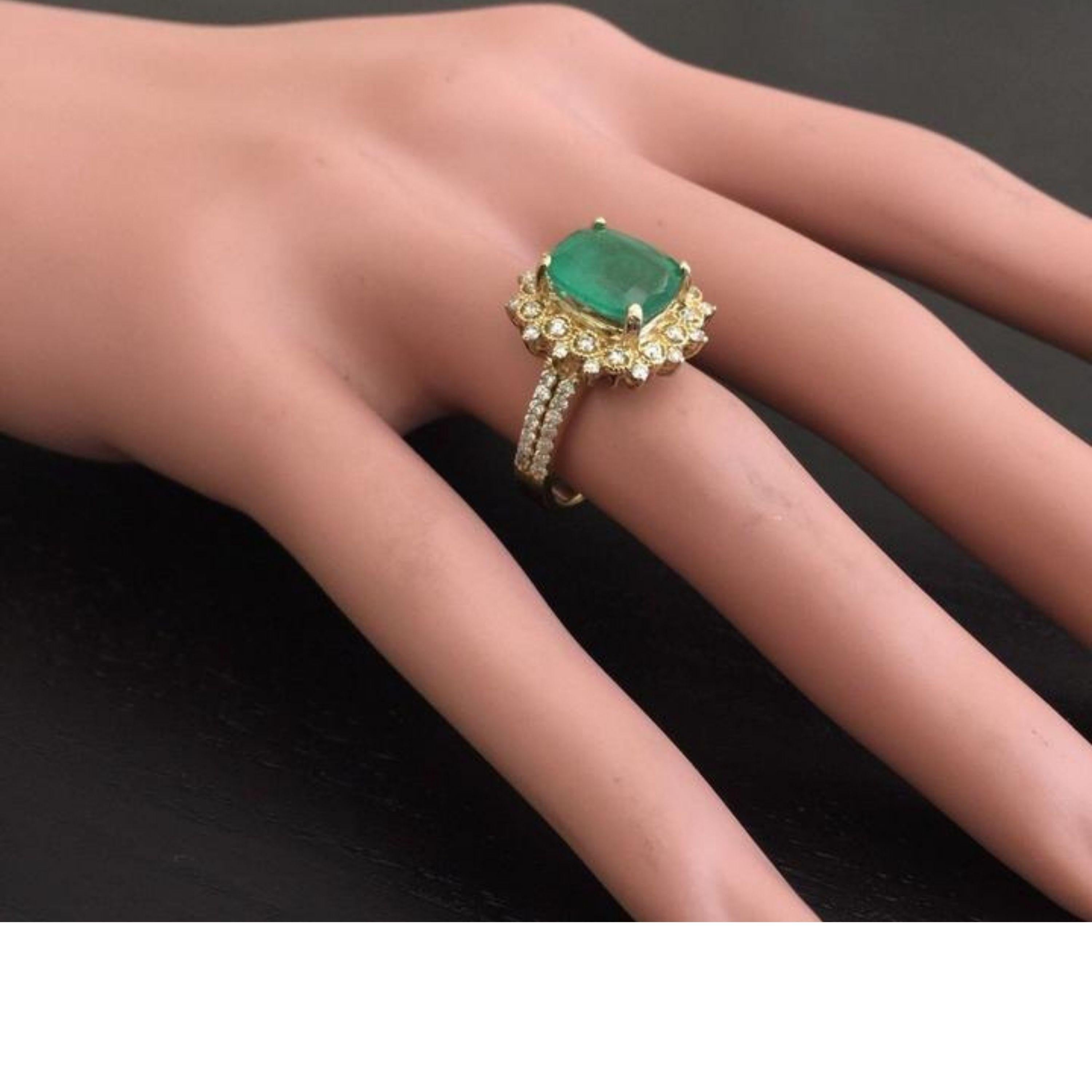 Women's 4.50 Carat Natural Emerald and Diamond 14 Karat Solid Yellow Gold Ring For Sale