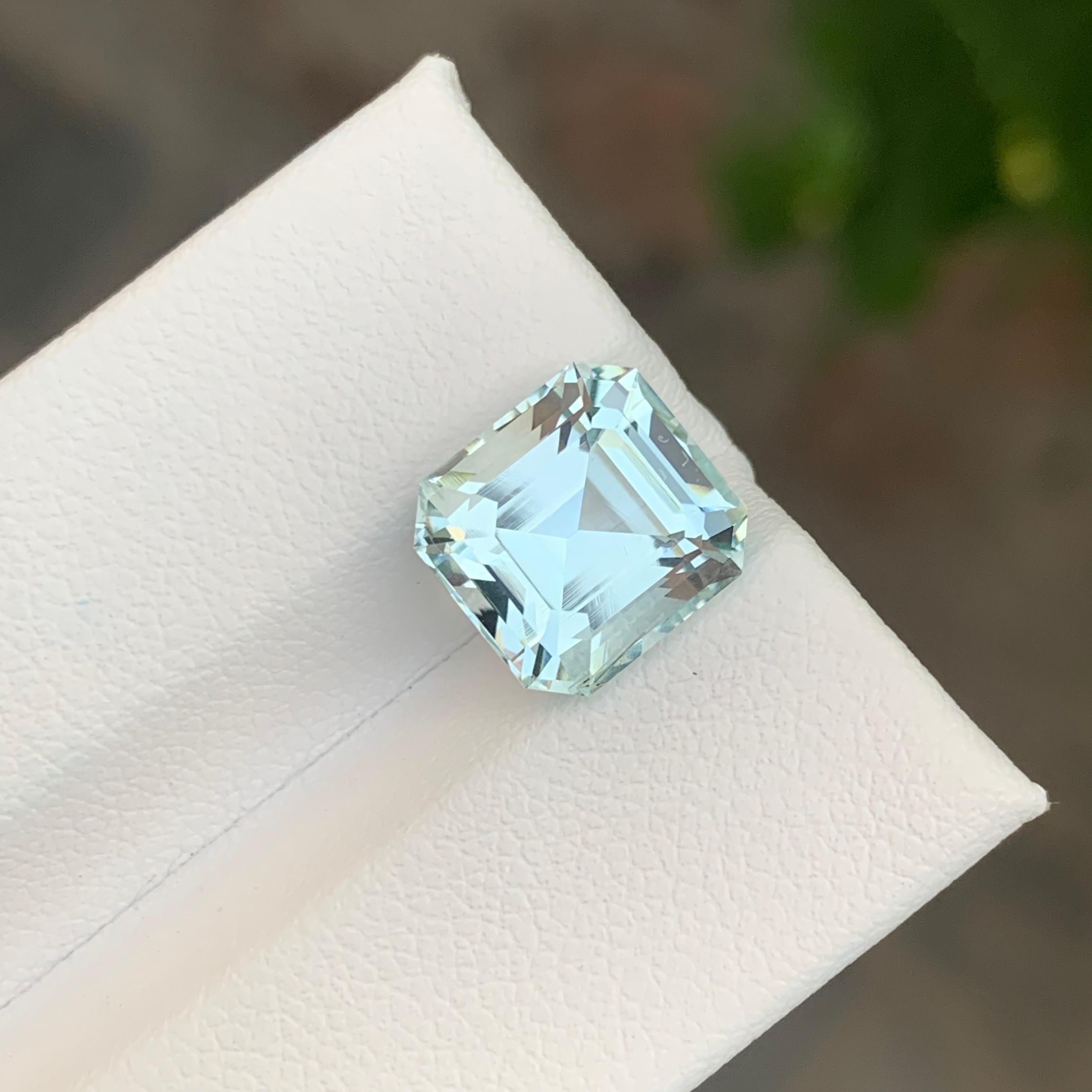 Facettierter Aquamarin

Gewicht: 4,50 Karat
Abmessungen: 9.8 x 9.3 x 7.5 Mm
Herkunft; Shigar-Tal Pakistan
Behandlung: Nicht
Form: Achteck

Der Aquamarin aus dem pakistanischen Shigar-Tal wird wegen seiner außergewöhnlichen Klarheit und seiner