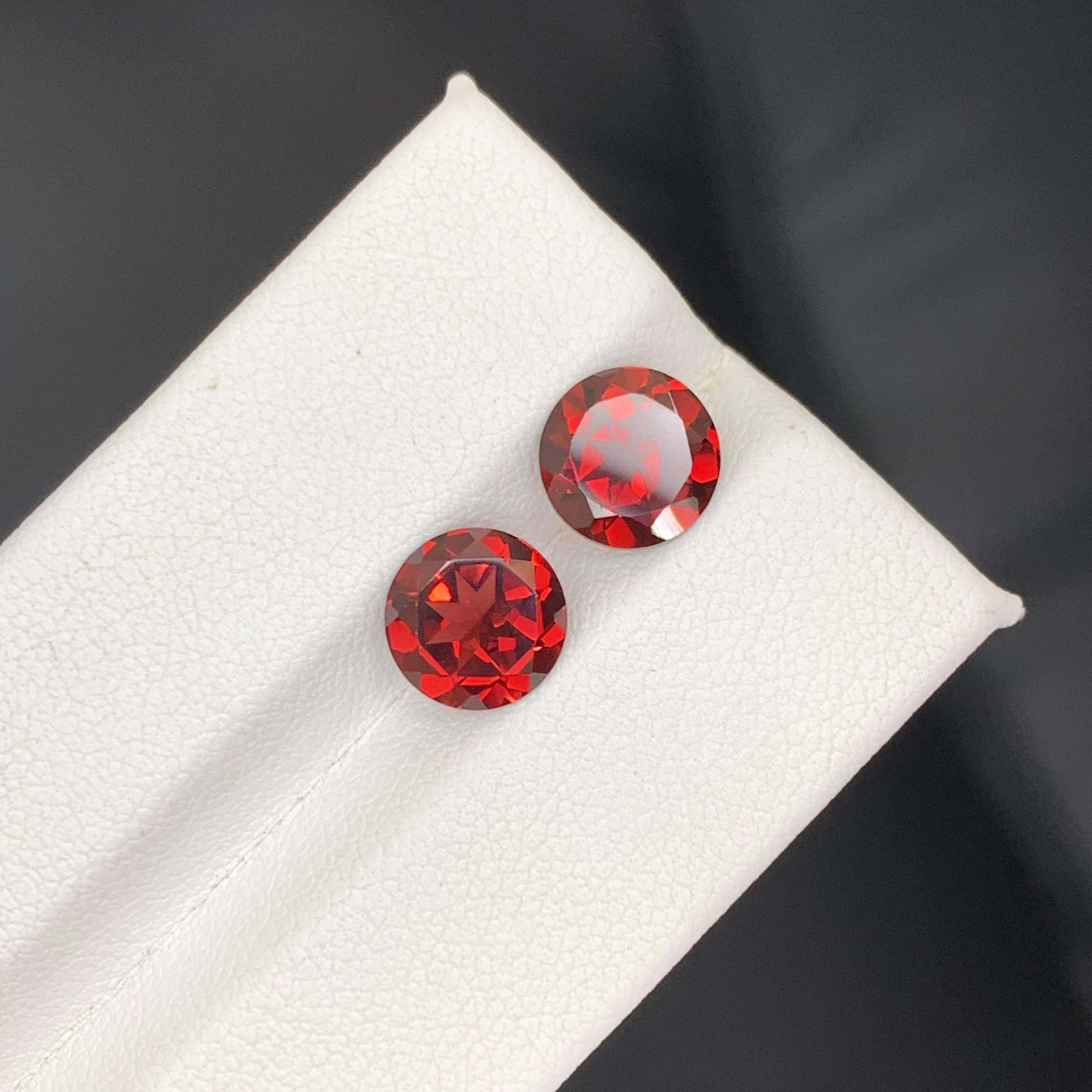 4,50 Karat Natürlicher loser leuchtend roter Granat Paar Rundschliff  Der Edelstein von Madagaskar (Moderne) im Angebot