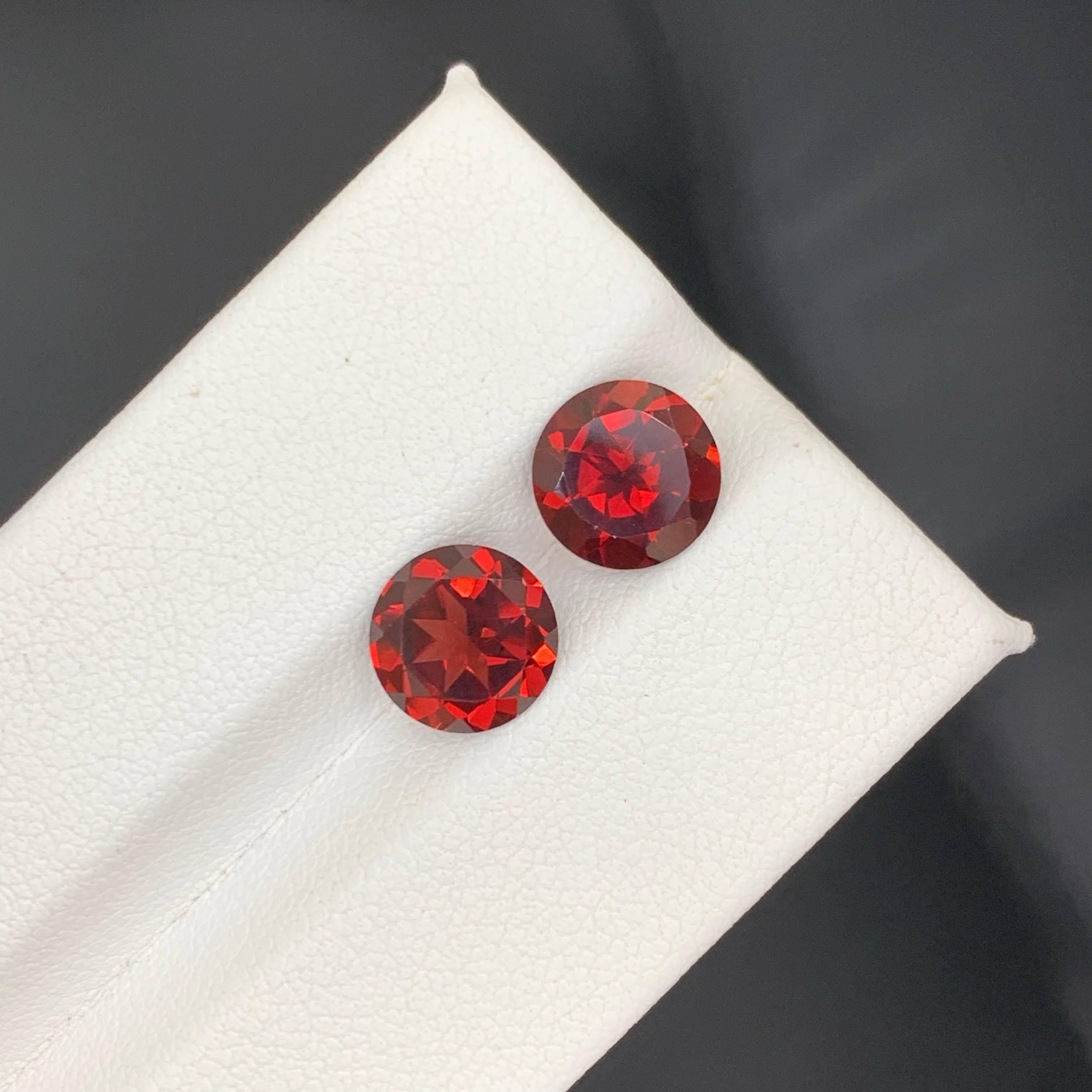 4,50 Karat Natürlicher loser leuchtend roter Granat Paar Rundschliff  Der Edelstein von Madagaskar im Zustand „Neu“ im Angebot in Bangkok, TH