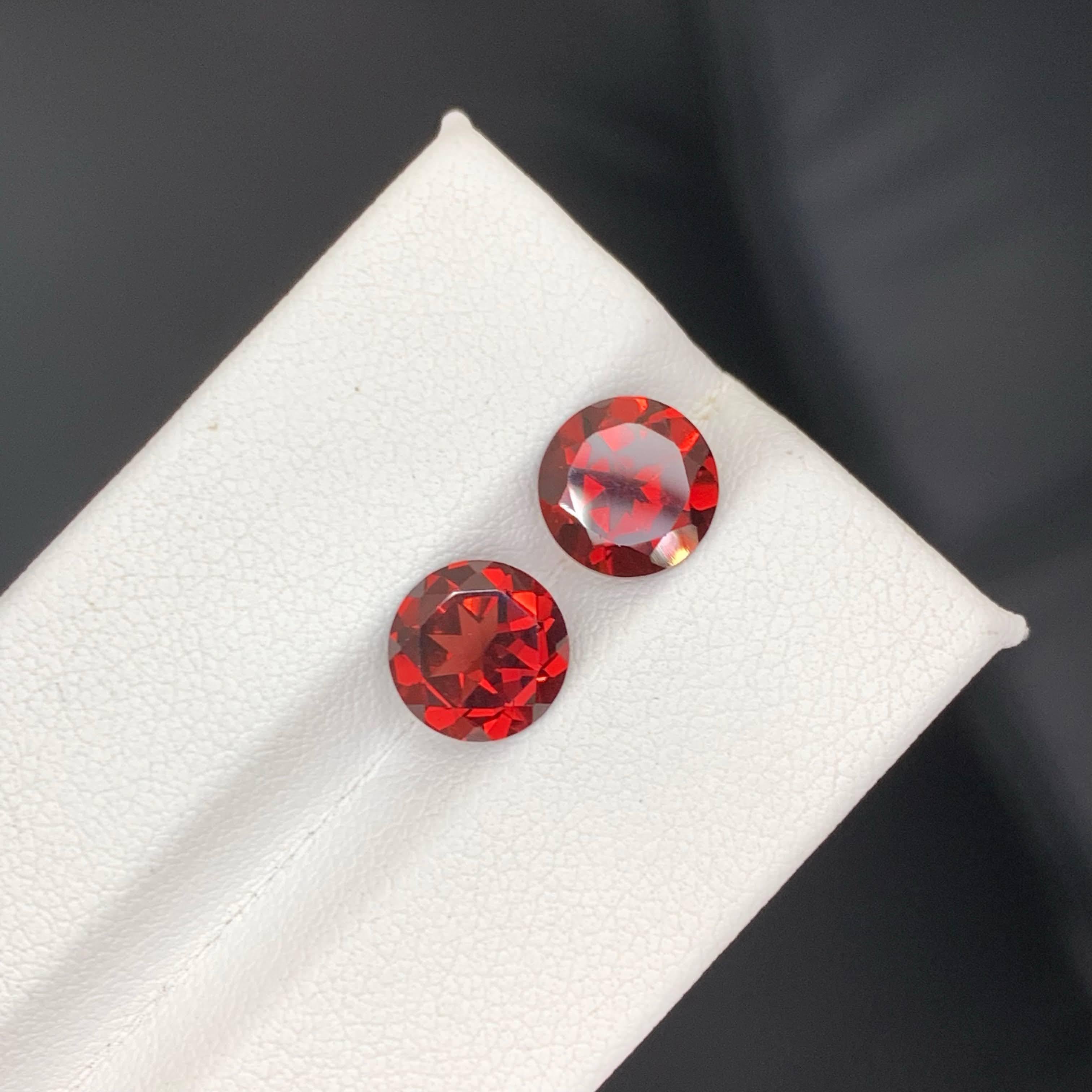4,50 Karat Natürlicher loser leuchtend roter Granat Paar Rundschliff  Der Edelstein von Madagaskar für Damen oder Herren im Angebot