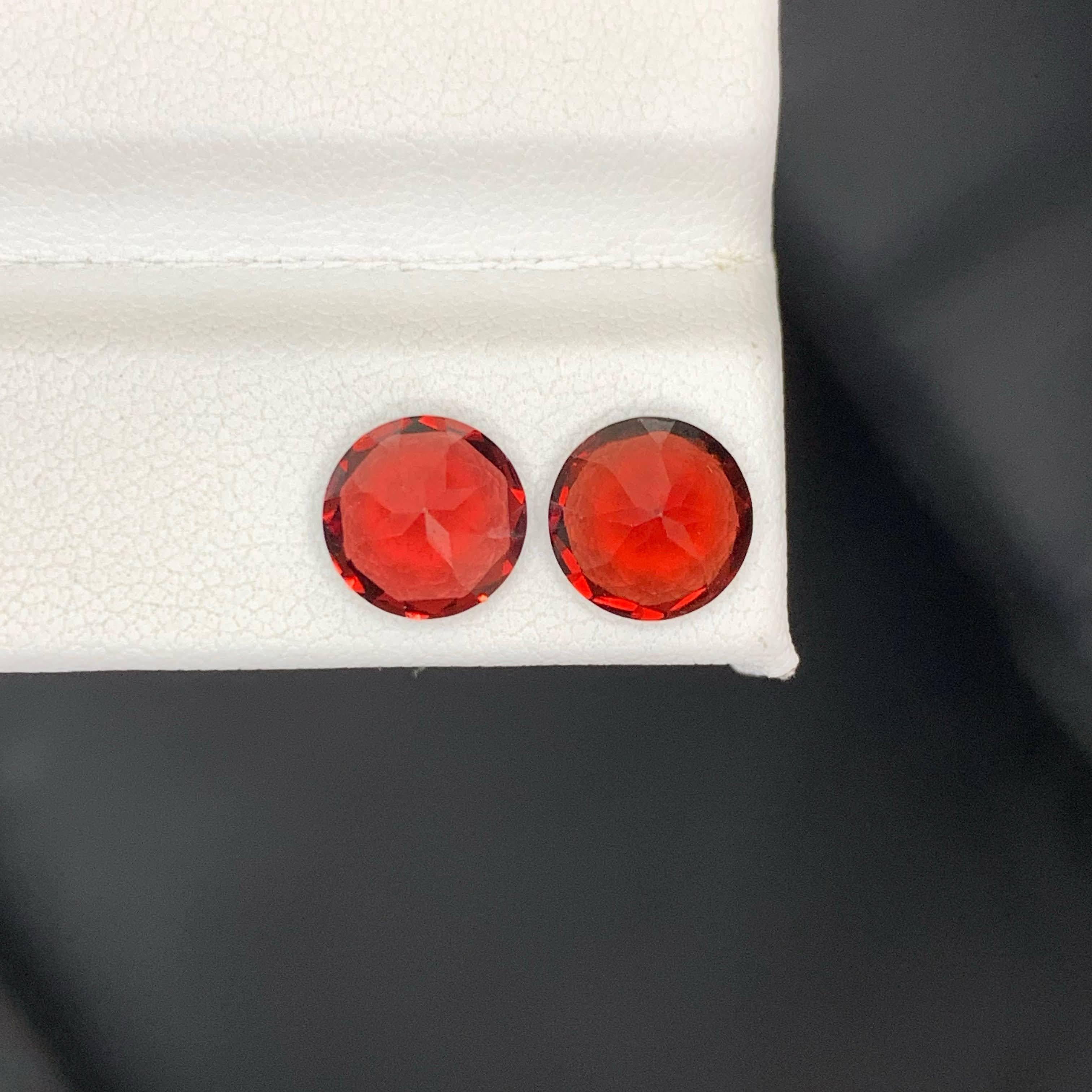 4,50 Karat Natürlicher loser leuchtend roter Granat Paar Rundschliff  Der Edelstein von Madagaskar im Angebot 2