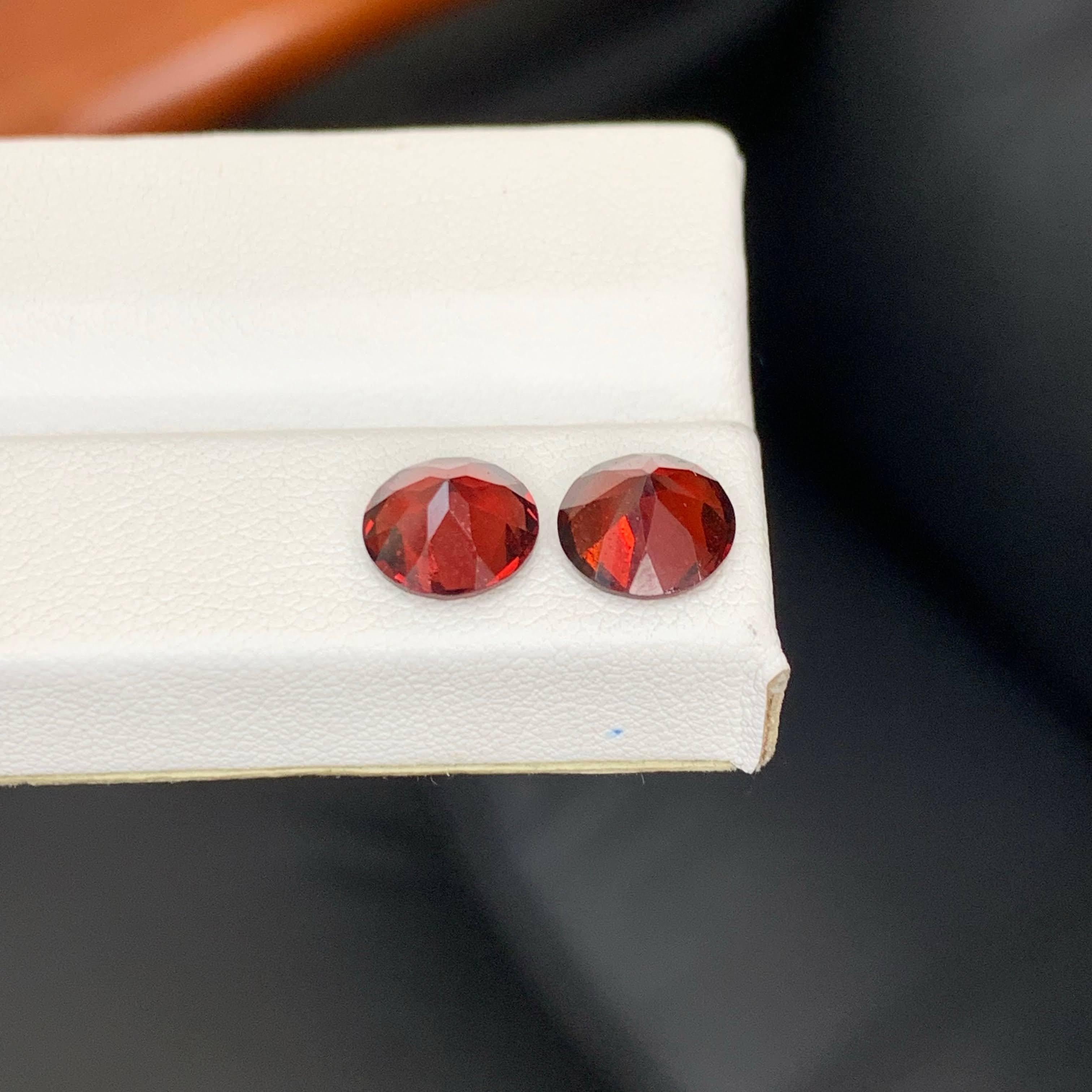 4,50 Karat Natürlicher loser leuchtend roter Granat Paar Rundschliff  Der Edelstein von Madagaskar im Angebot 3