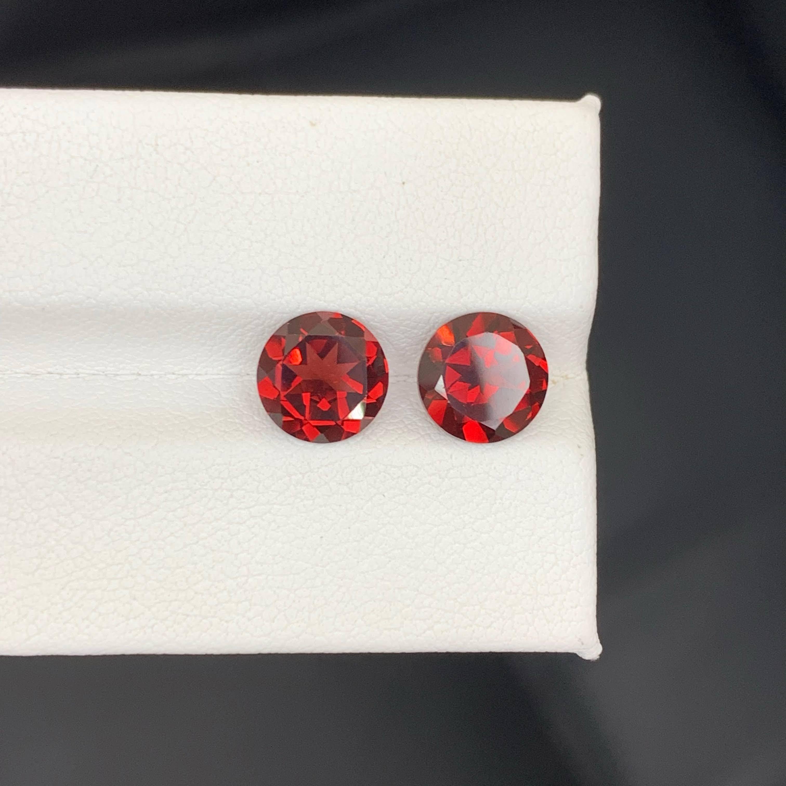 4,50 Karat Natürlicher loser leuchtend roter Granat Paar Rundschliff  Der Edelstein von Madagaskar im Angebot 4