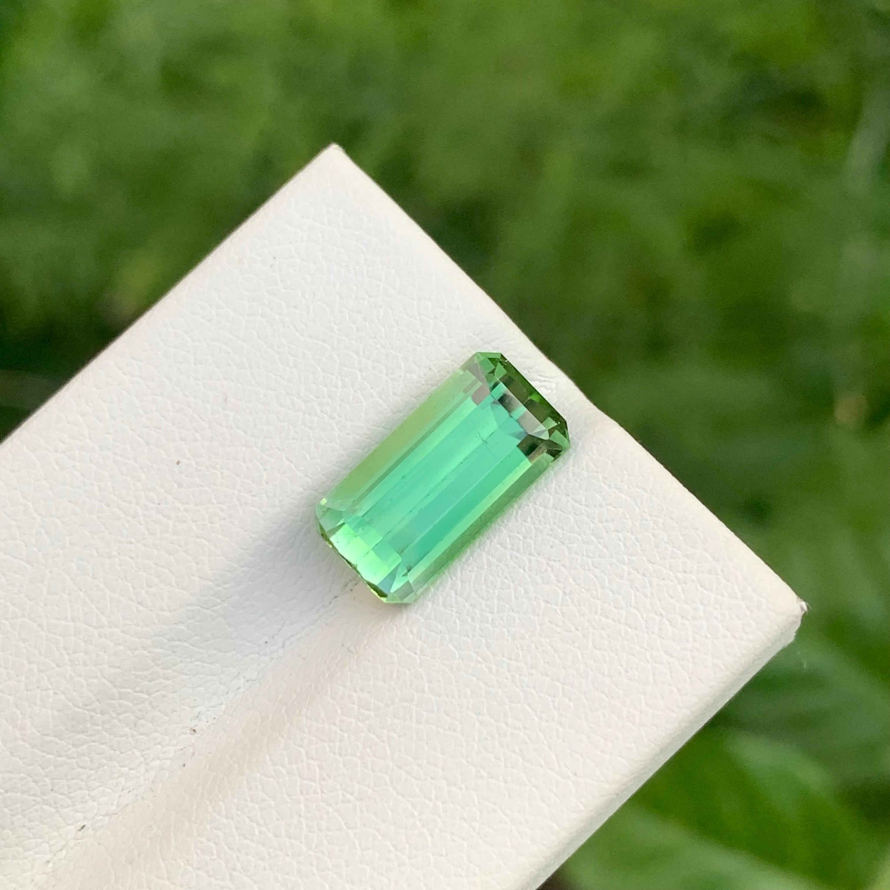4.50 Karat natürlicher loser grüner Turmalin in Smaragdform aus Afghanistan im Angebot 4