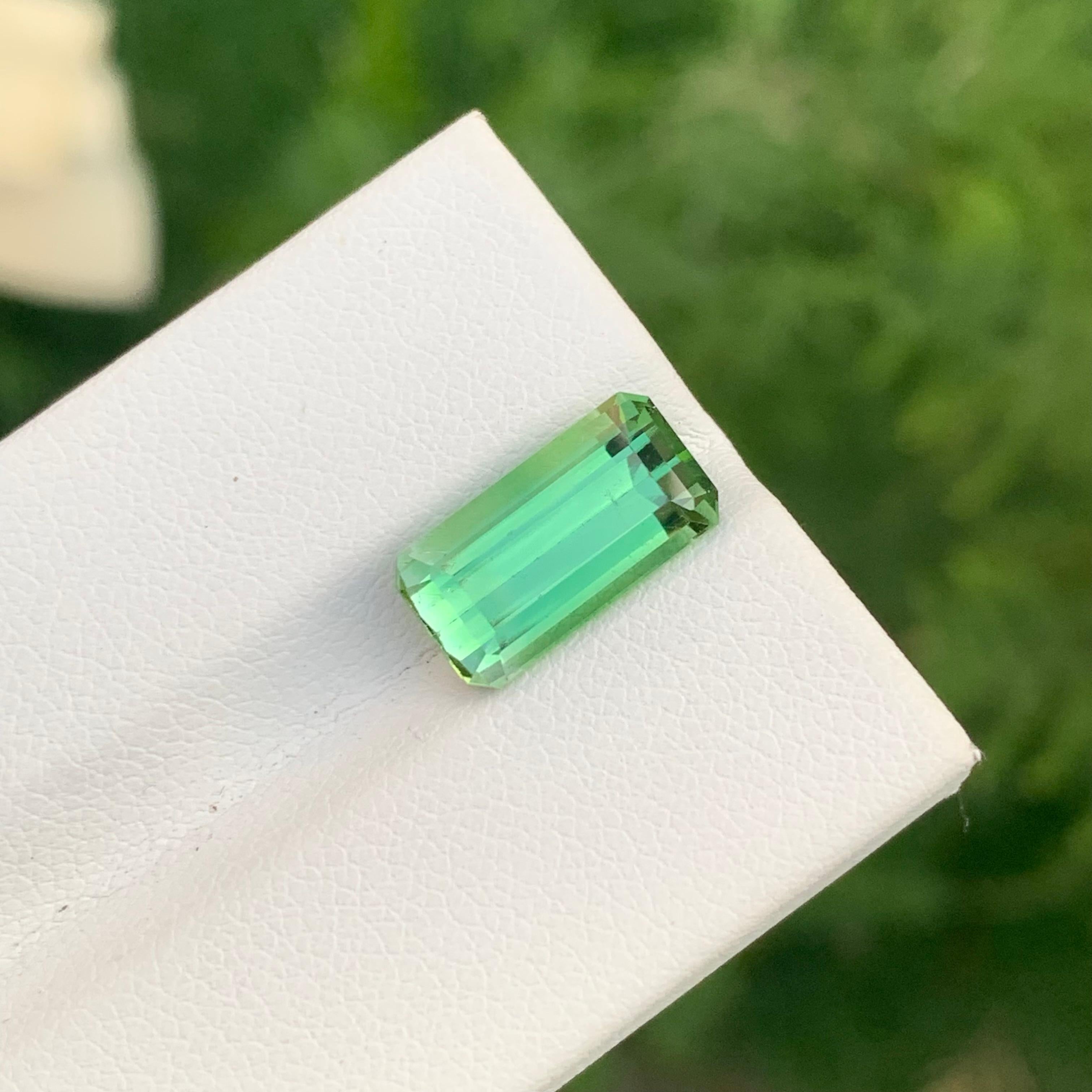 4.50 Karat natürlicher loser grüner Turmalin in Smaragdform aus Afghanistan im Zustand „Neu“ im Angebot in Peshawar, PK