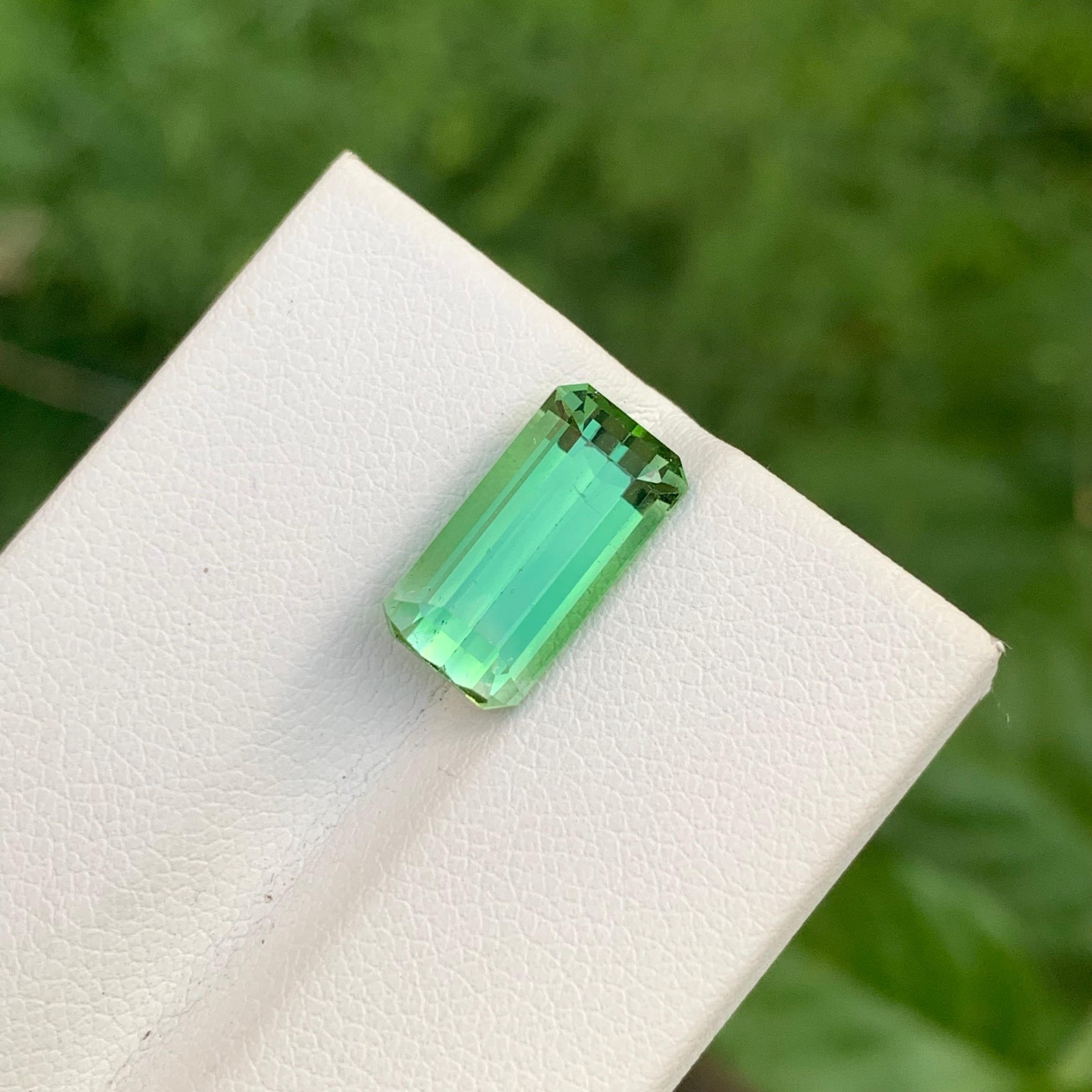 4.50 Karat natürlicher loser grüner Turmalin in Smaragdform aus Afghanistan im Angebot 2