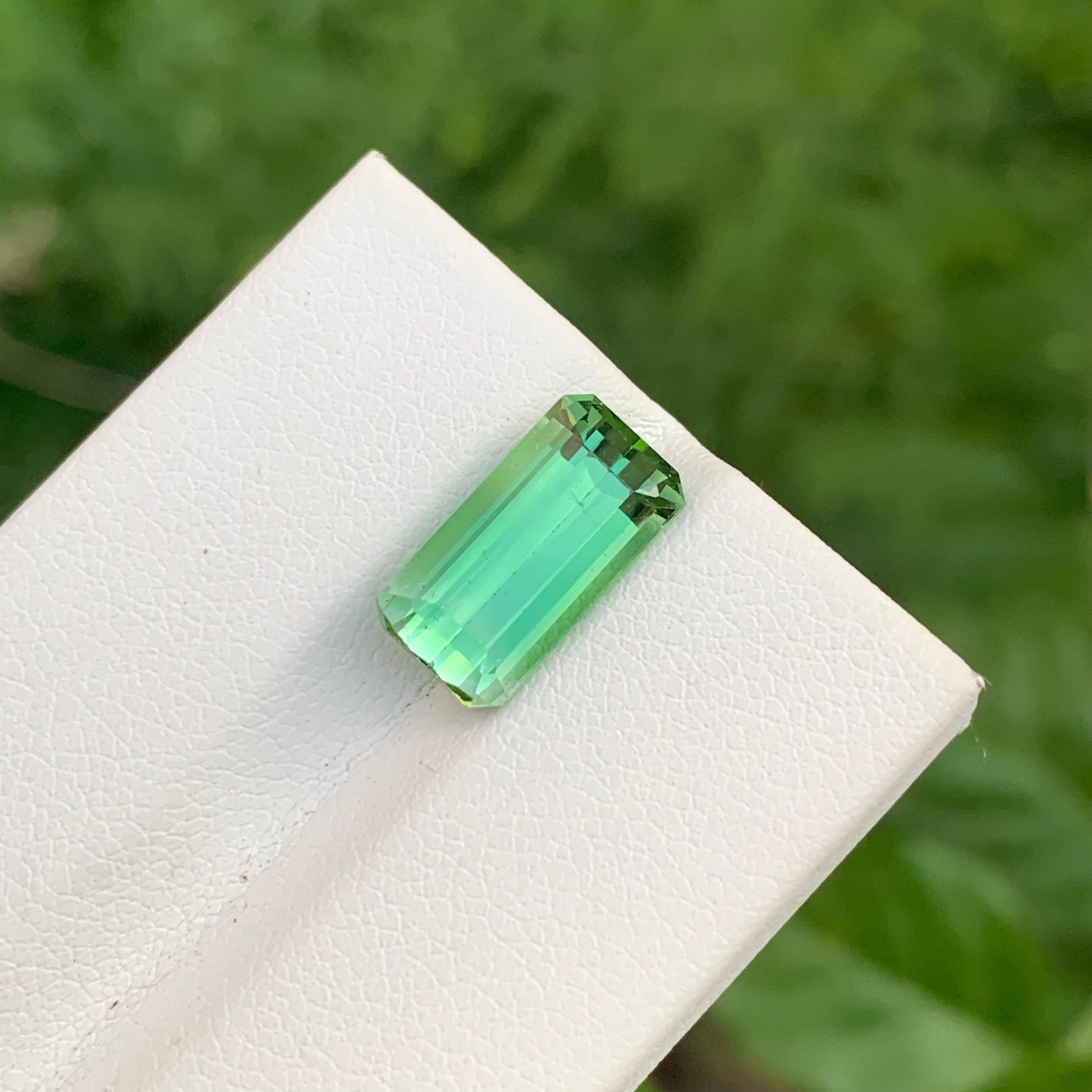 4.50 Karat natürlicher loser grüner Turmalin in Smaragdform aus Afghanistan im Angebot 3