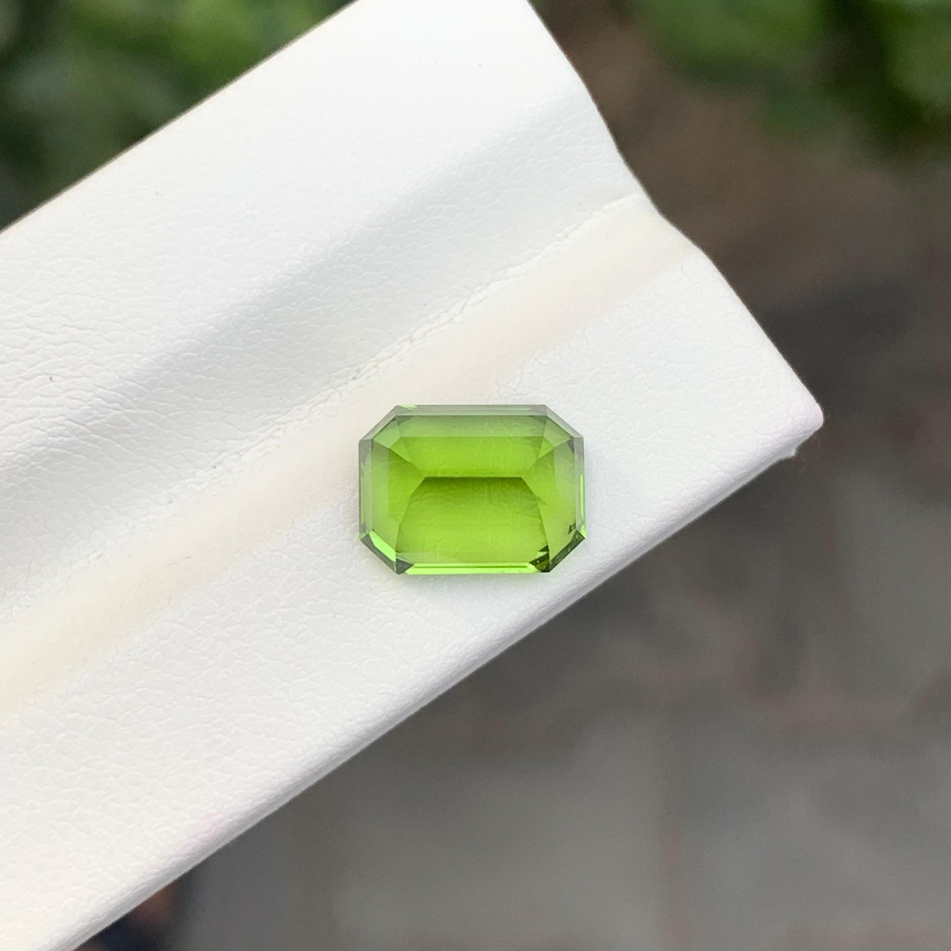 4,50 Karat Natürlicher Loser Kelly Grüner Peridot Smaragd Form Edelstein im Angebot 3